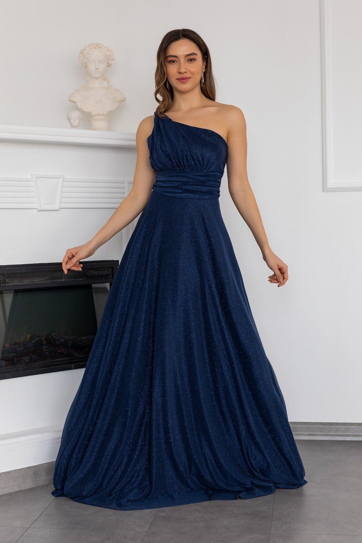 lovebox-Marineblaues Abendkleid 38995 mit gefüttertem, glänzendem Glitzerstoff und asymmetrischem One-Shoulder-Kragen in Maxilänge 1