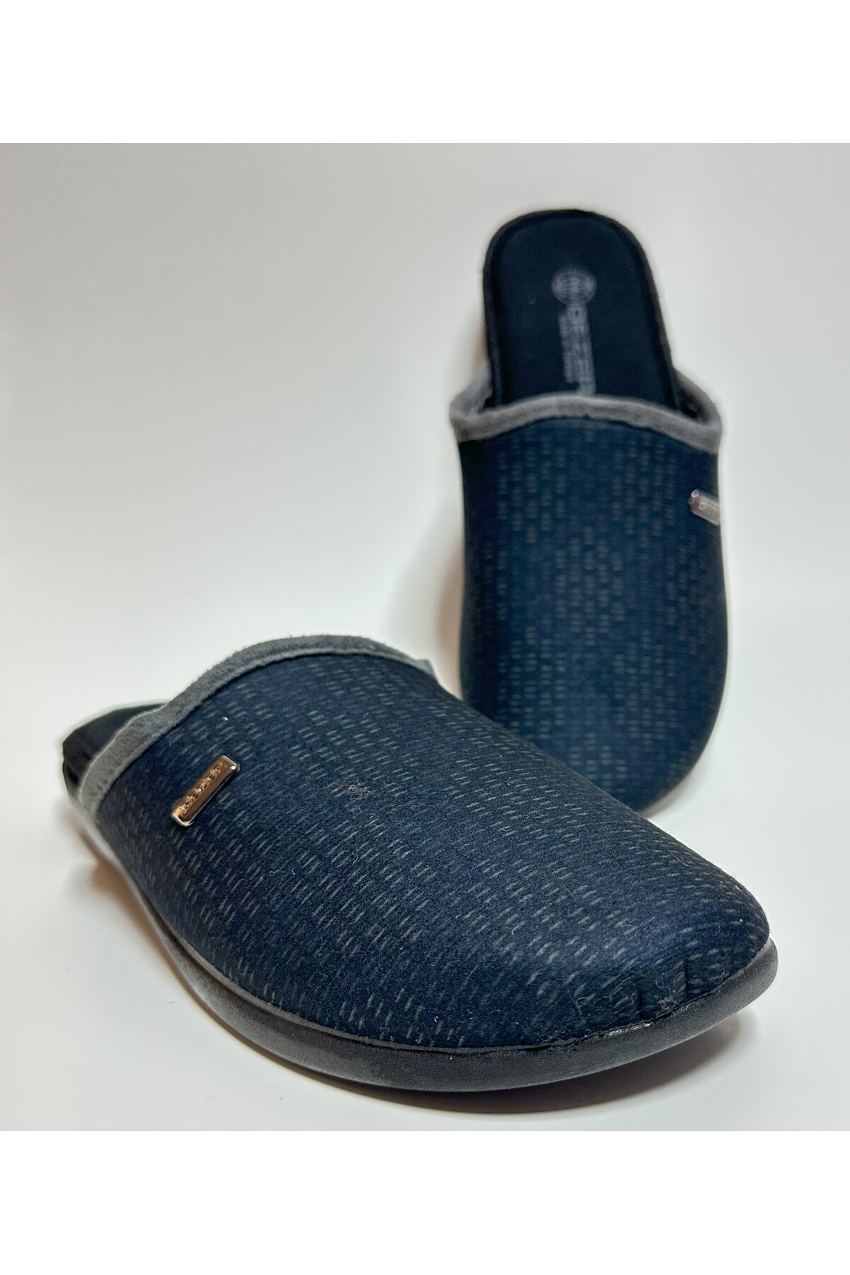 گزر دمپایی مردانه راحت و سبک به رنگ سرمه‌ای، مناسب برای منزل و مهمانی