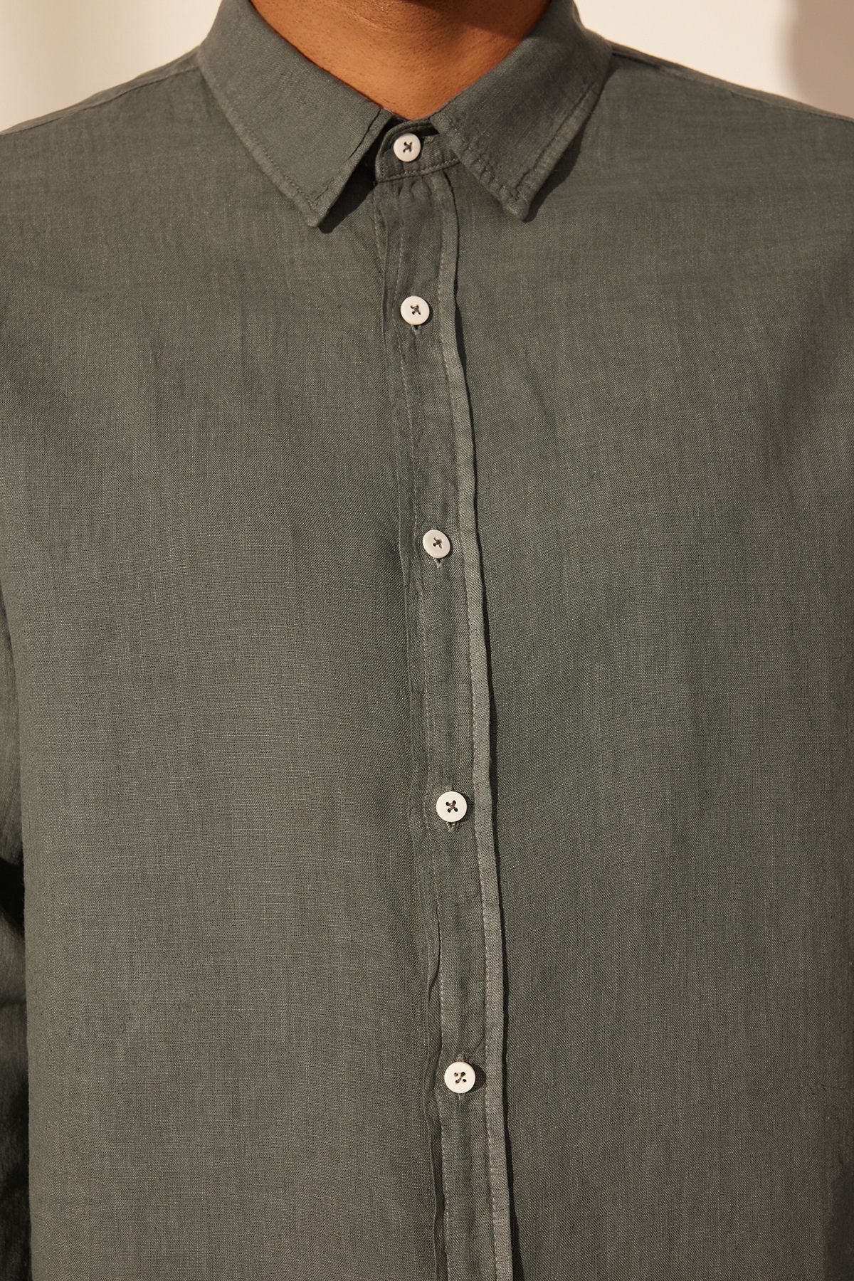 Trendyol Collection-Premium-Hemd aus 100 % Leinen in Grau mit normaler Passform TMNSS24GO00058 5
