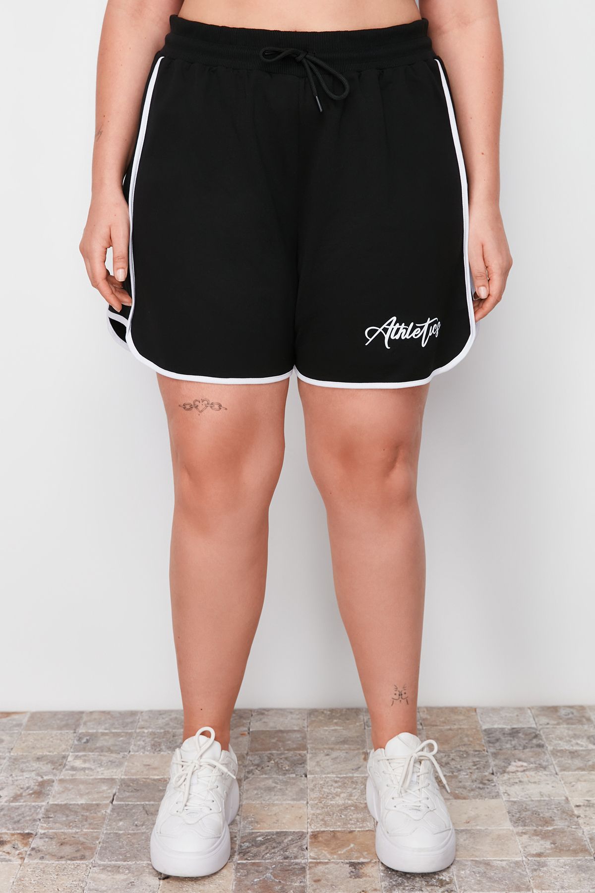 Trendyol Curve-Plus Size Black Knitted Shorts - Slogan Print with Piping Detail Tbbss24Ap00028 4
