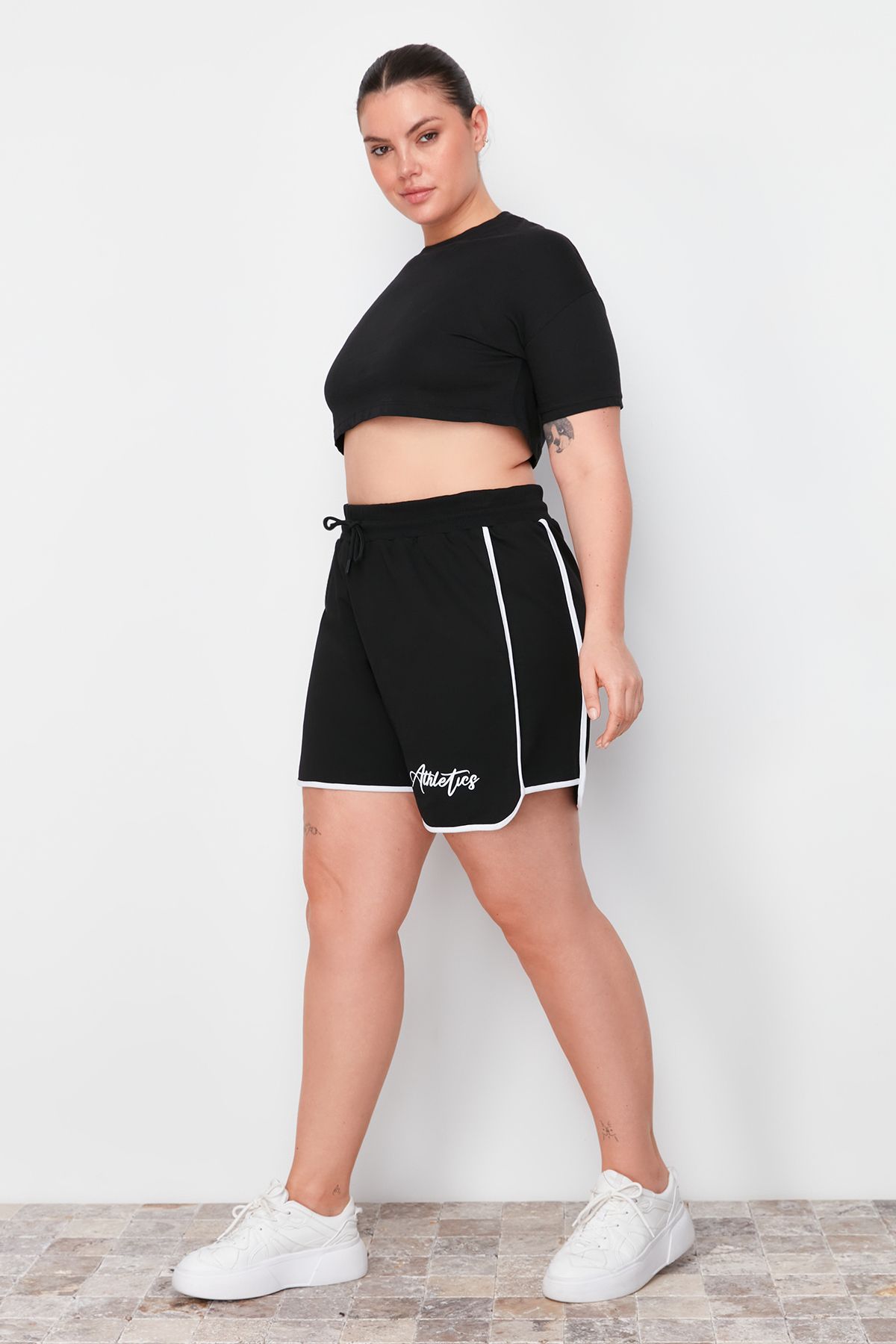 Trendyol Curve-Plus Size Black Knitted Shorts - Slogan Print with Piping Detail Tbbss24Ap00028 2