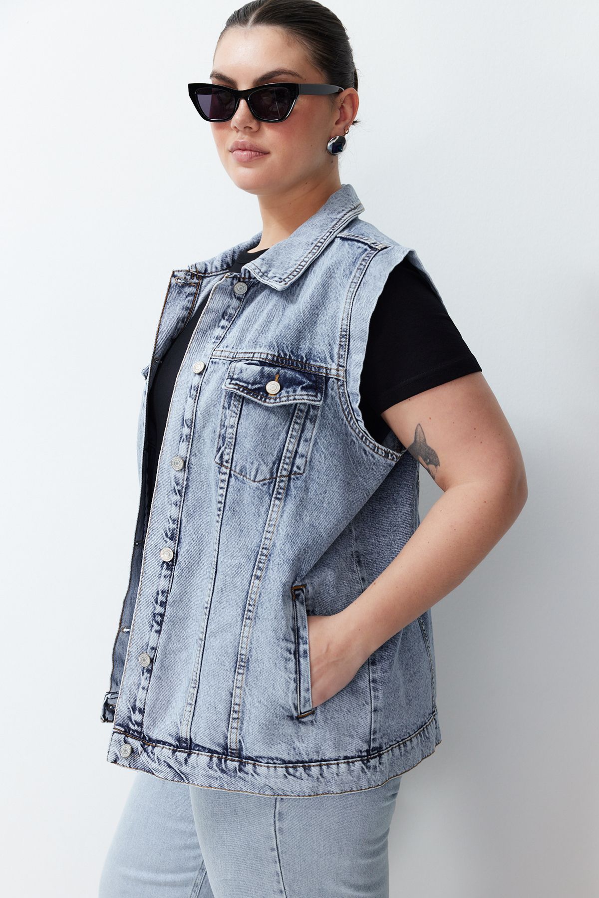 Trendyol Curve-Hellblaue Jeansweste TBSSS24BH00004 2