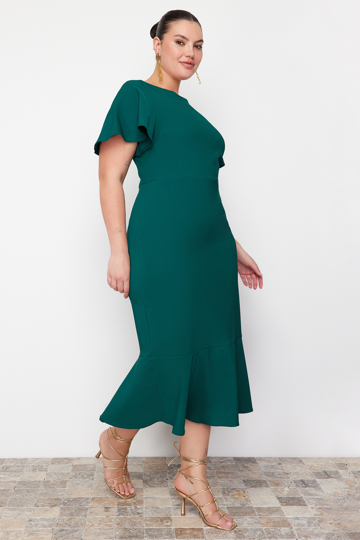Trendyol Curve-Tmavě zelené šaty Finike Woven Plus Size 4
