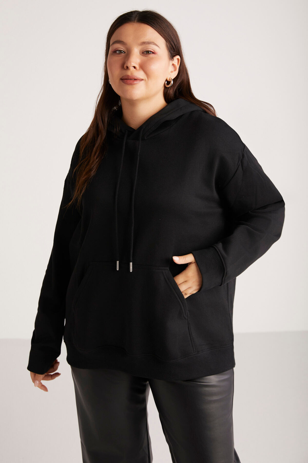 ETHIQUET Terezabb Kadın Içi Polarlı Yumuşacık Comfort Fit Kapüşonlu Kanguru Cep Siyah Büyük Beden Sweatshirt görsel 3
