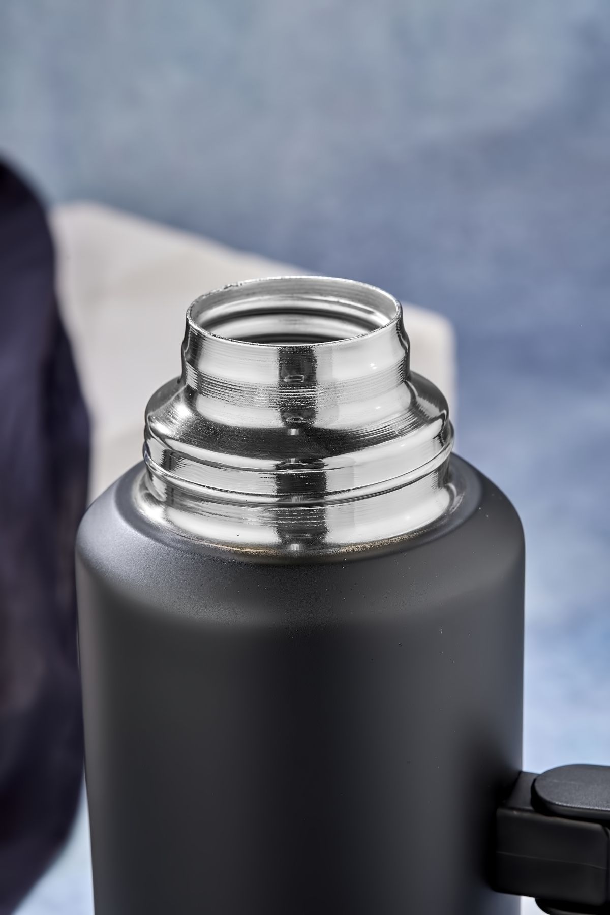 فلاسک مشکی فولاد ضد زنگ Thermos با دستگیره 1.5 LT Cooker