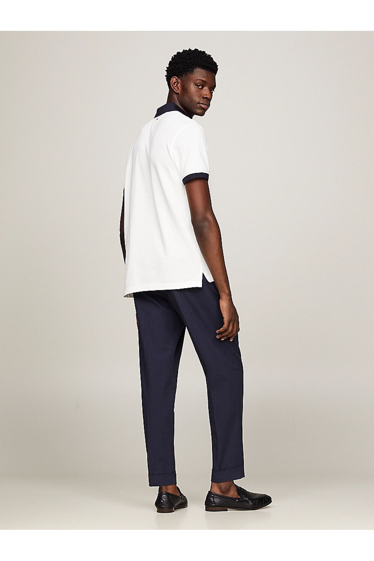 تی شرت سفید مردانه آرم یقه آستین کوتاه چوگان MW0MW34770 YBL Tommy Hilfiger