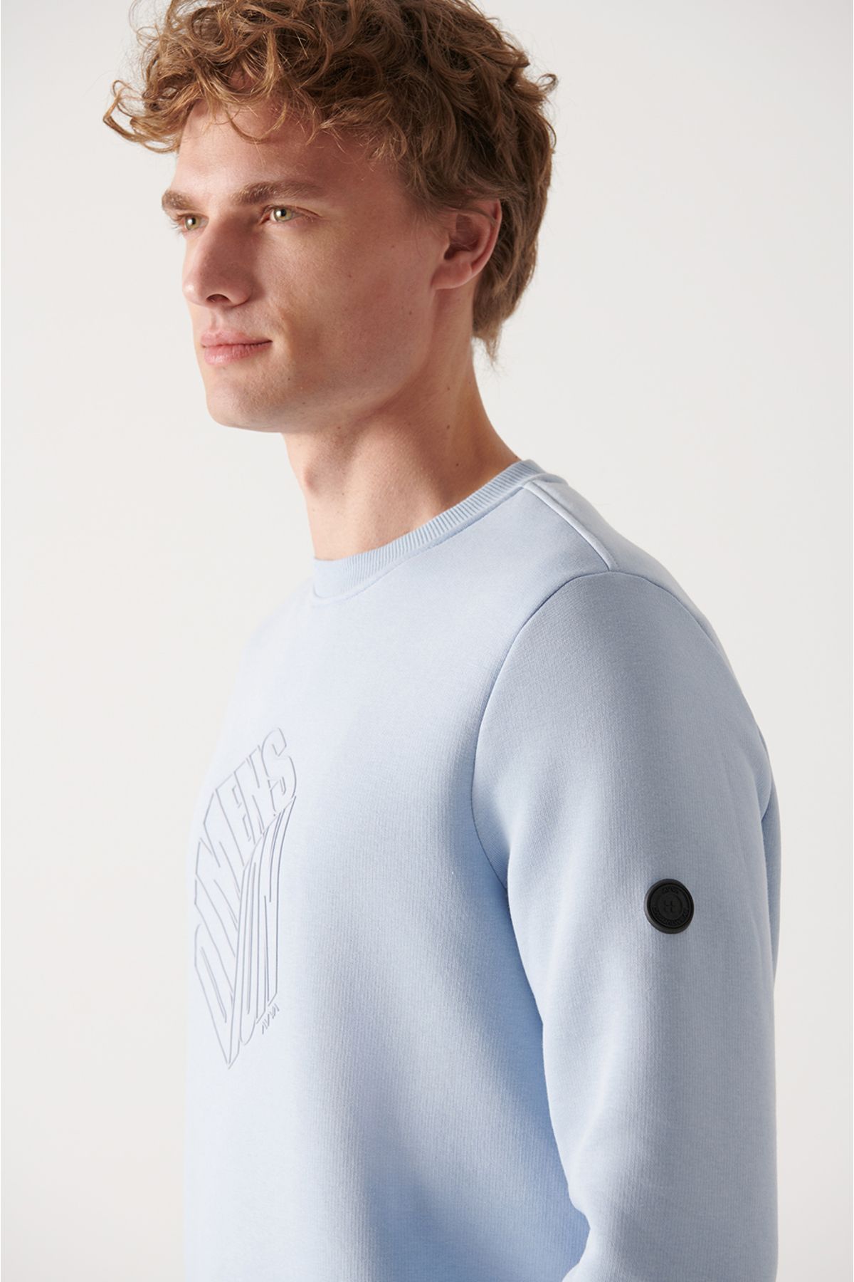 Avva گردن دوچرخه آبی روشن مردان 3 ip floard چاپ شده به طور منظم متناسب با sweatshirt