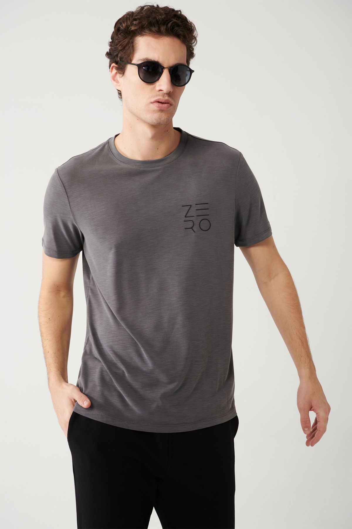Avva تی شرت خاکستری تیره مردانه ، دوچرخه لمس نرم پستان چاپ شده به طور منظم A32Y1008
