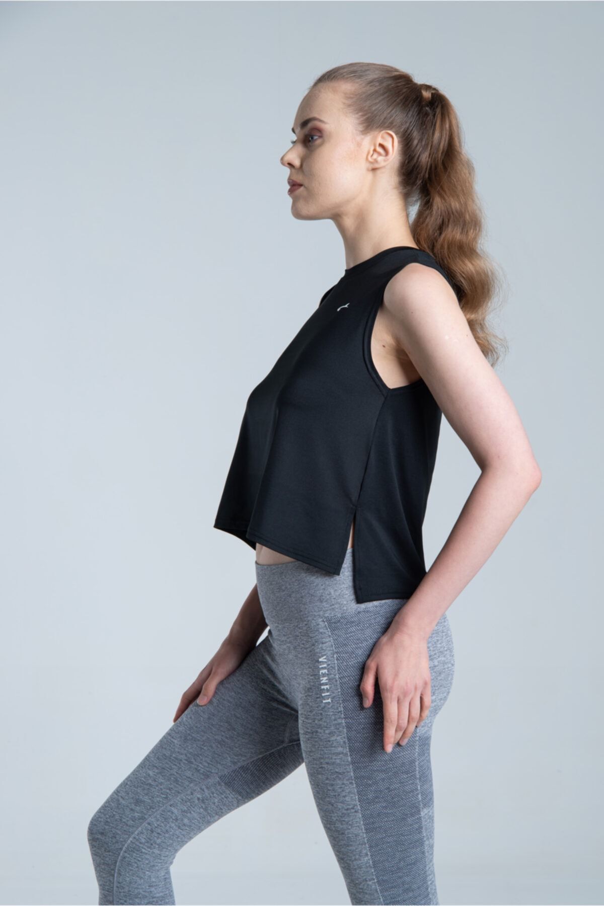 Vienfit-Tricou sport cu fante pentru femei - Tricou sport Speed - Tricou negru 2