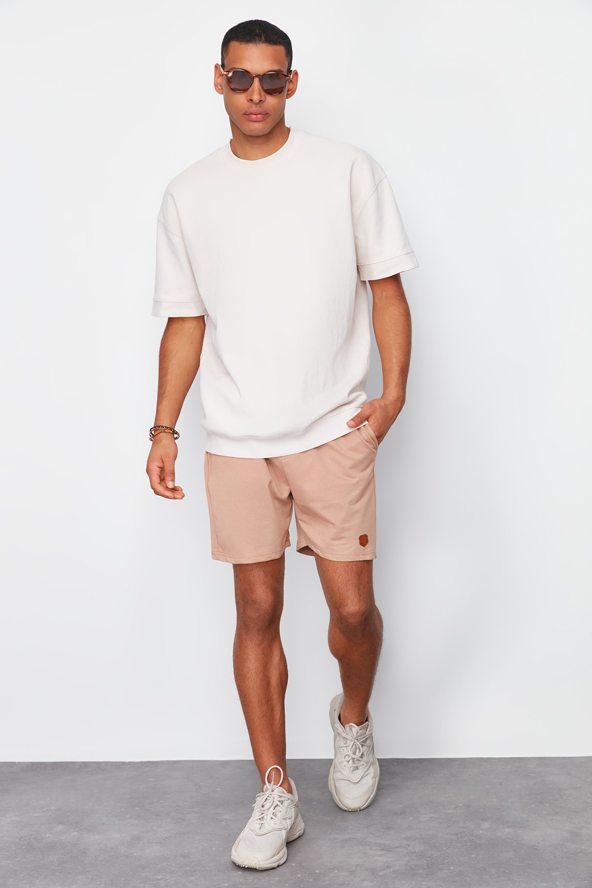 Trendyolmilla Man Vizon Regular/Normal Kesim Kısa Boy PU Etiketli Lastik Belli Bağcıklı Şort TMNSS22SR0403