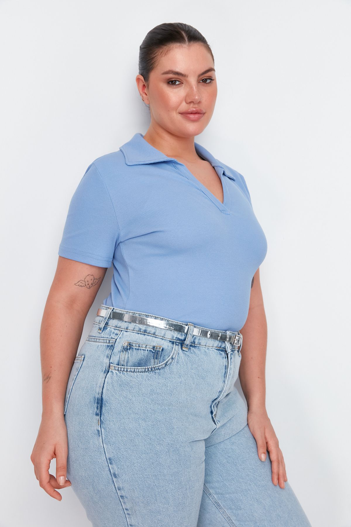 Trendyol Curve-Modrá pletená blúzka Polo Neck sediaca na tele TBBSS22BZ0750 3