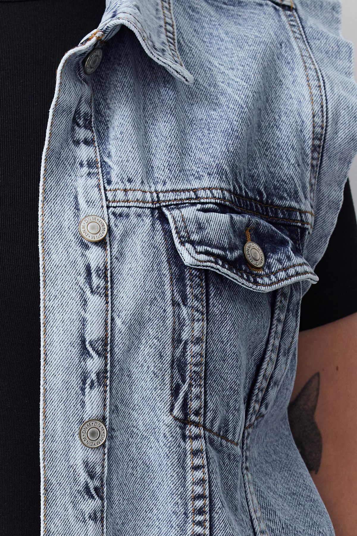 Trendyol Curve-Hellblaue Jeansweste TBSSS24BH00004 4