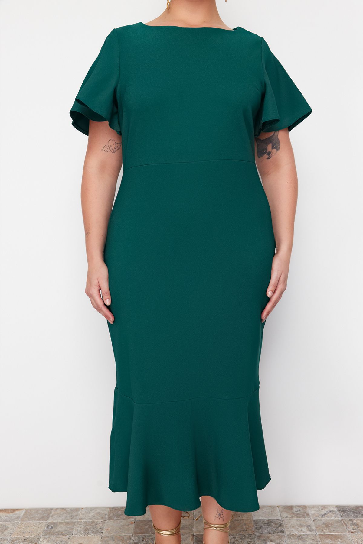 Trendyol Curve-Tmavě zelené šaty Finike Woven Plus Size 5