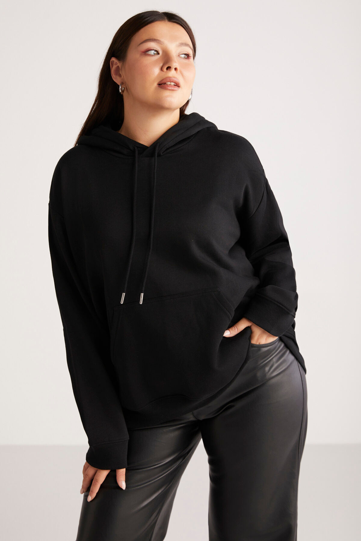 ETHIQUET Terezabb Kadın Içi Polarlı Yumuşacık Comfort Fit Kapüşonlu Kanguru Cep Siyah Büyük Beden Sweatshirt görsel 6