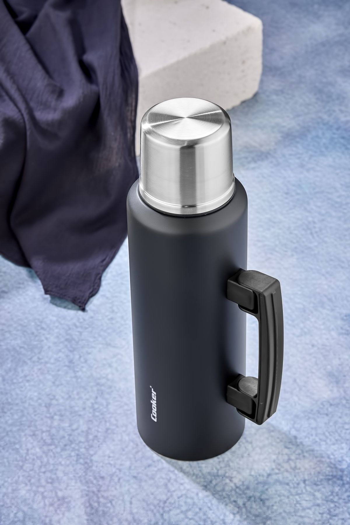 فلاسک مشکی فولاد ضد زنگ Thermos با دستگیره 1.5 LT Cooker