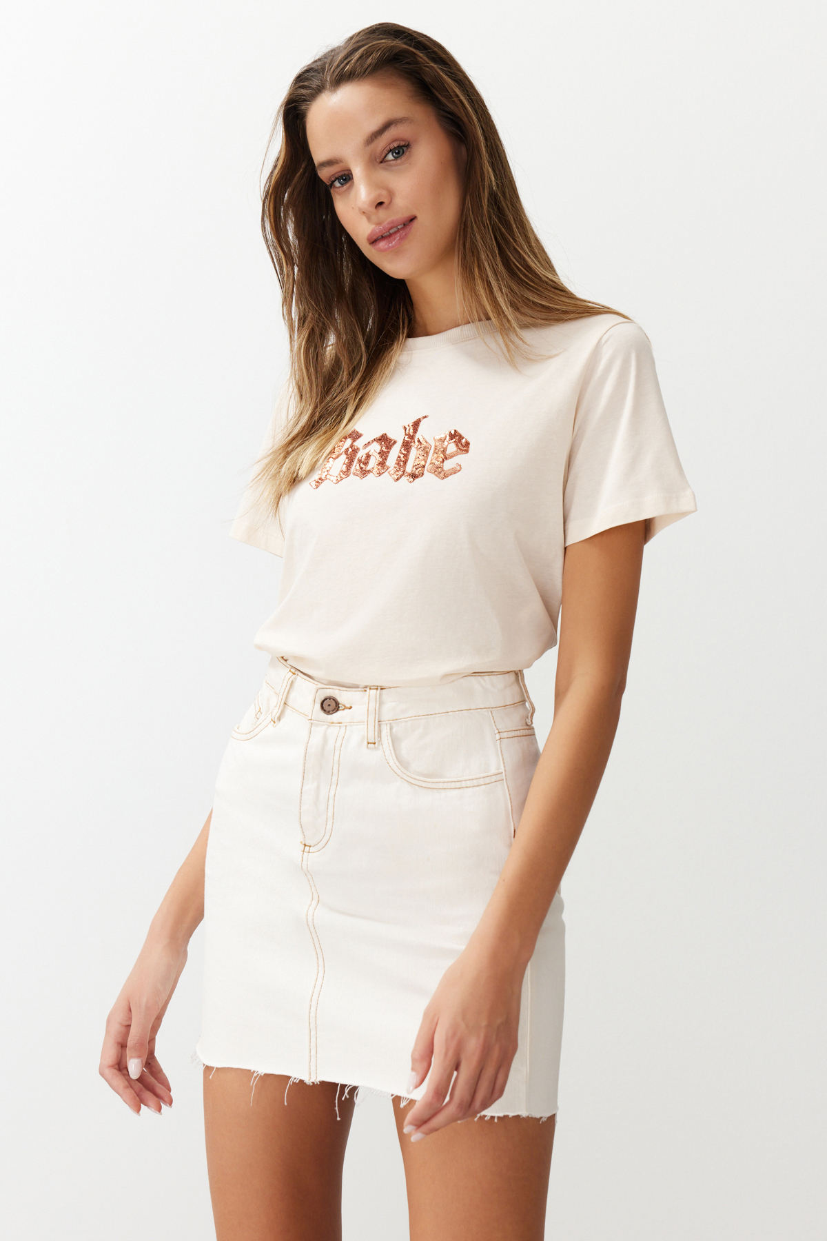 Trendyolmilla  Taş Payet Slogan Nakışlı Regular/Normal Kalıp Örme T-Shirt TWOSS24TS00045 - Görsel 2