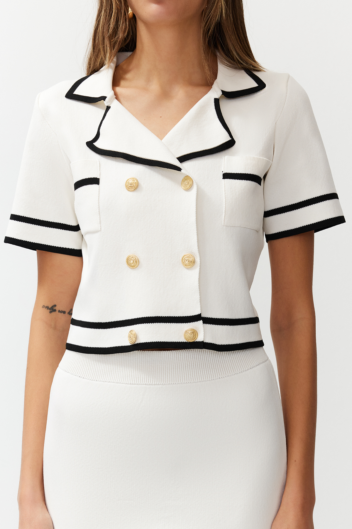 Trendyolmilla  Ekru Süper Crop/Kısa Ceket/Etek Triko Alt-Üst Takım TWOSS24AU00093 - Görsel 4