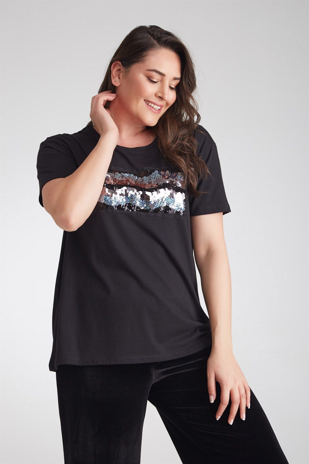 Seamoda-T-shirt Black with Sequin Embroidery on the Front 4