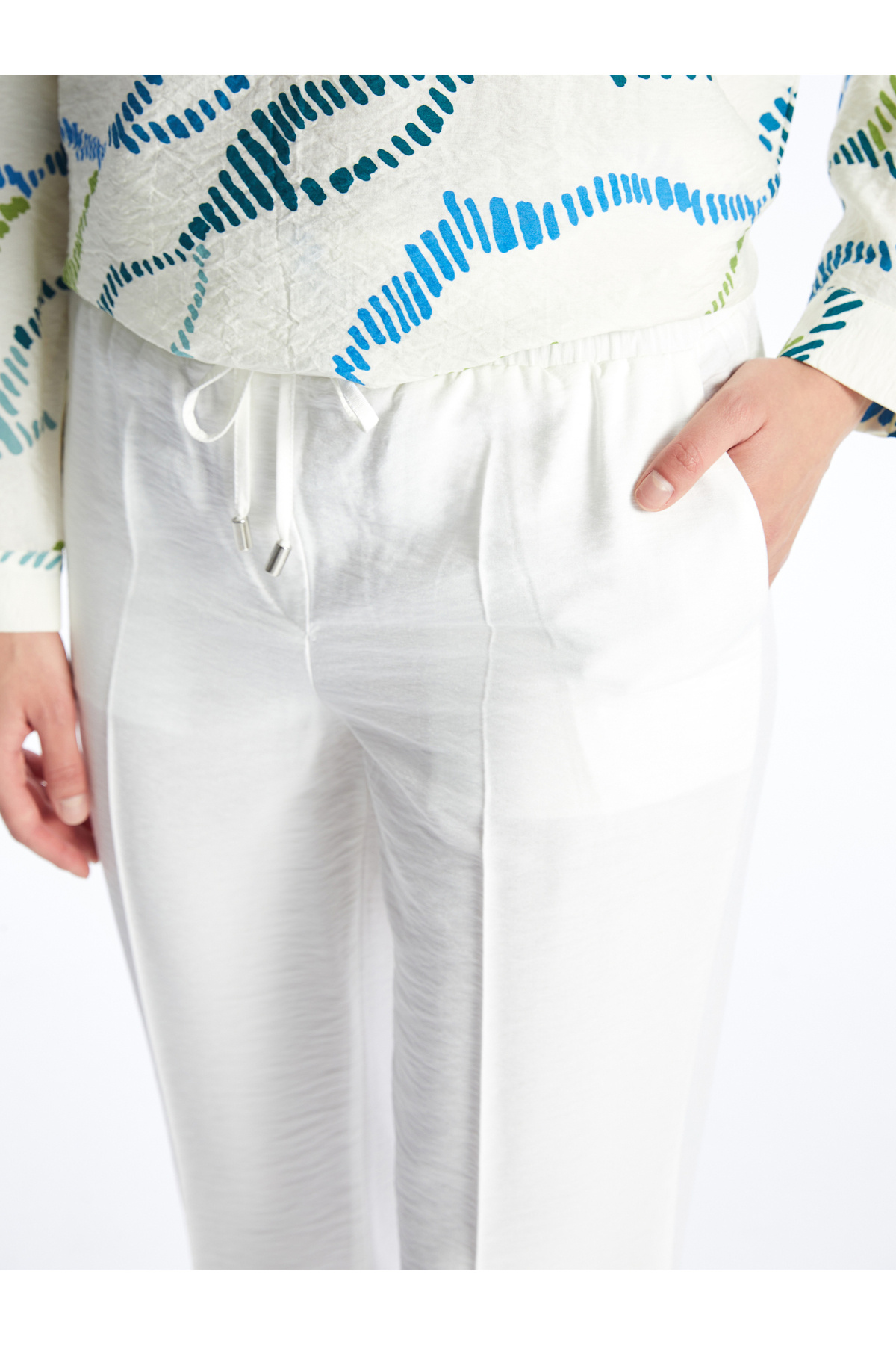 LC Waikiki-Comfortable Molded Women's Trousers with Elastic Waist 3