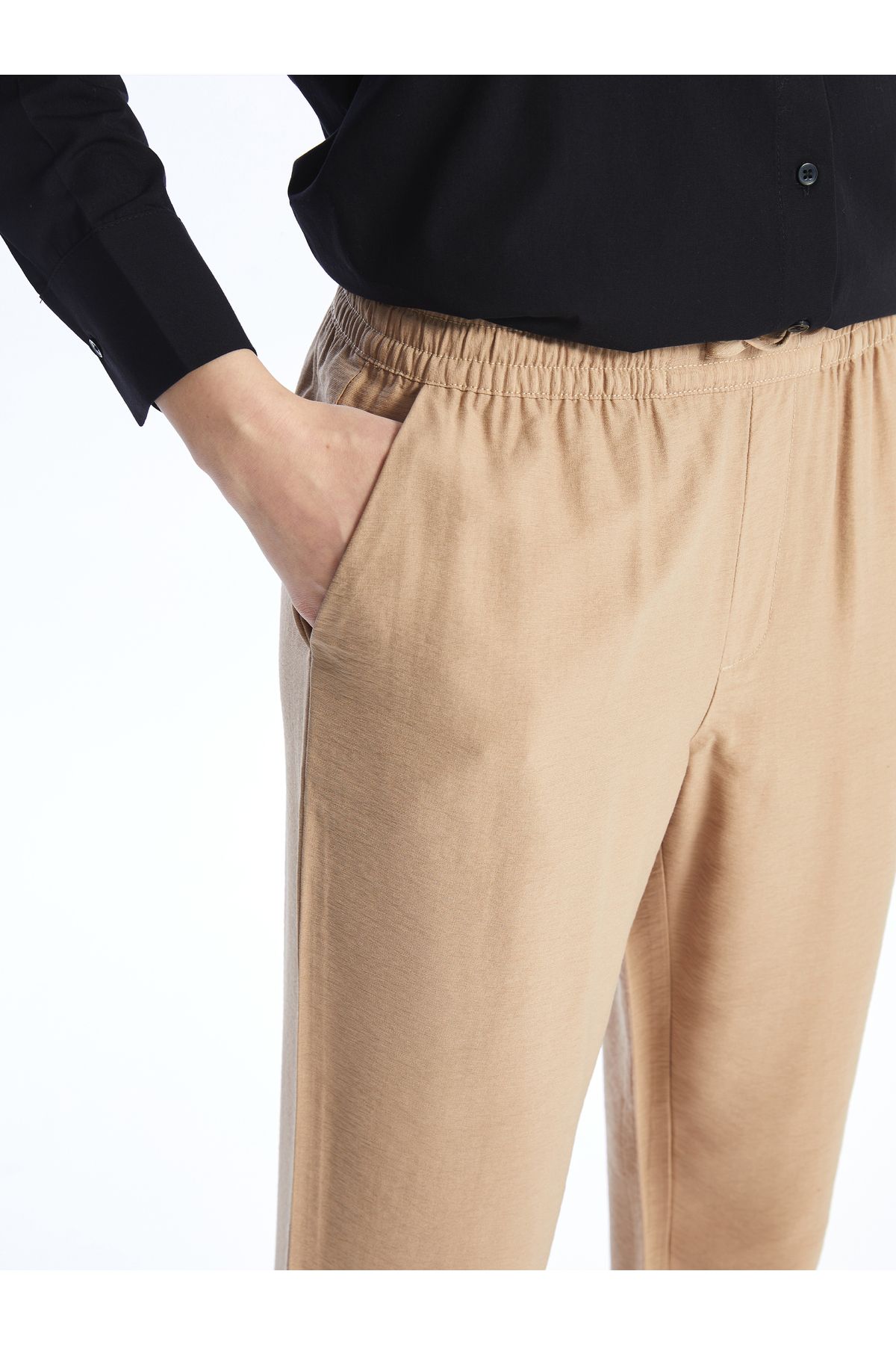 LC Waikiki-Comfortable Molded Women's Trousers with Elastic Waist 3