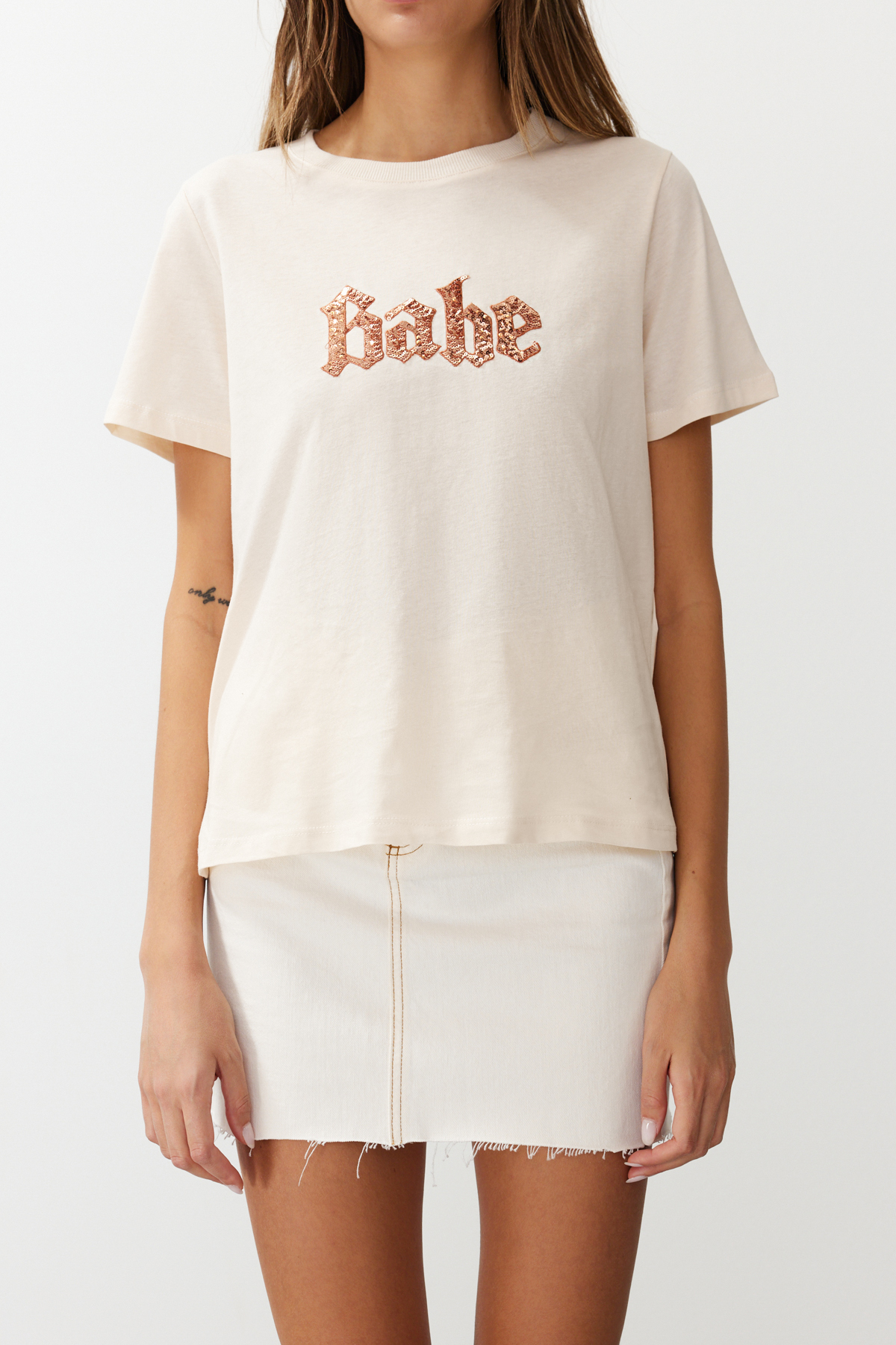 Trendyolmilla  Taş Payet Slogan Nakışlı Regular/Normal Kalıp Örme T-Shirt TWOSS24TS00045 - Görsel 5