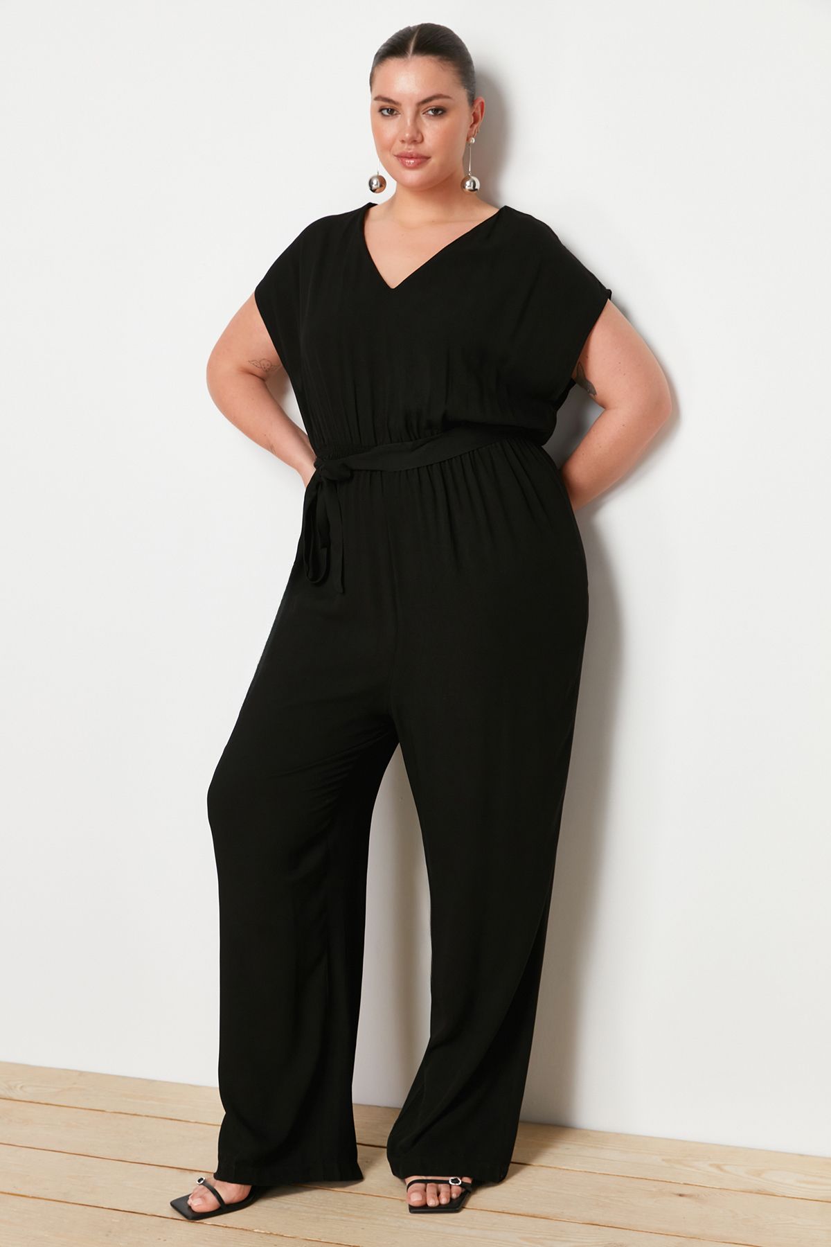 Trendyol Curve-Black Belted Wide Leg Woven Jumpsuit TBBSS22TU0161 3