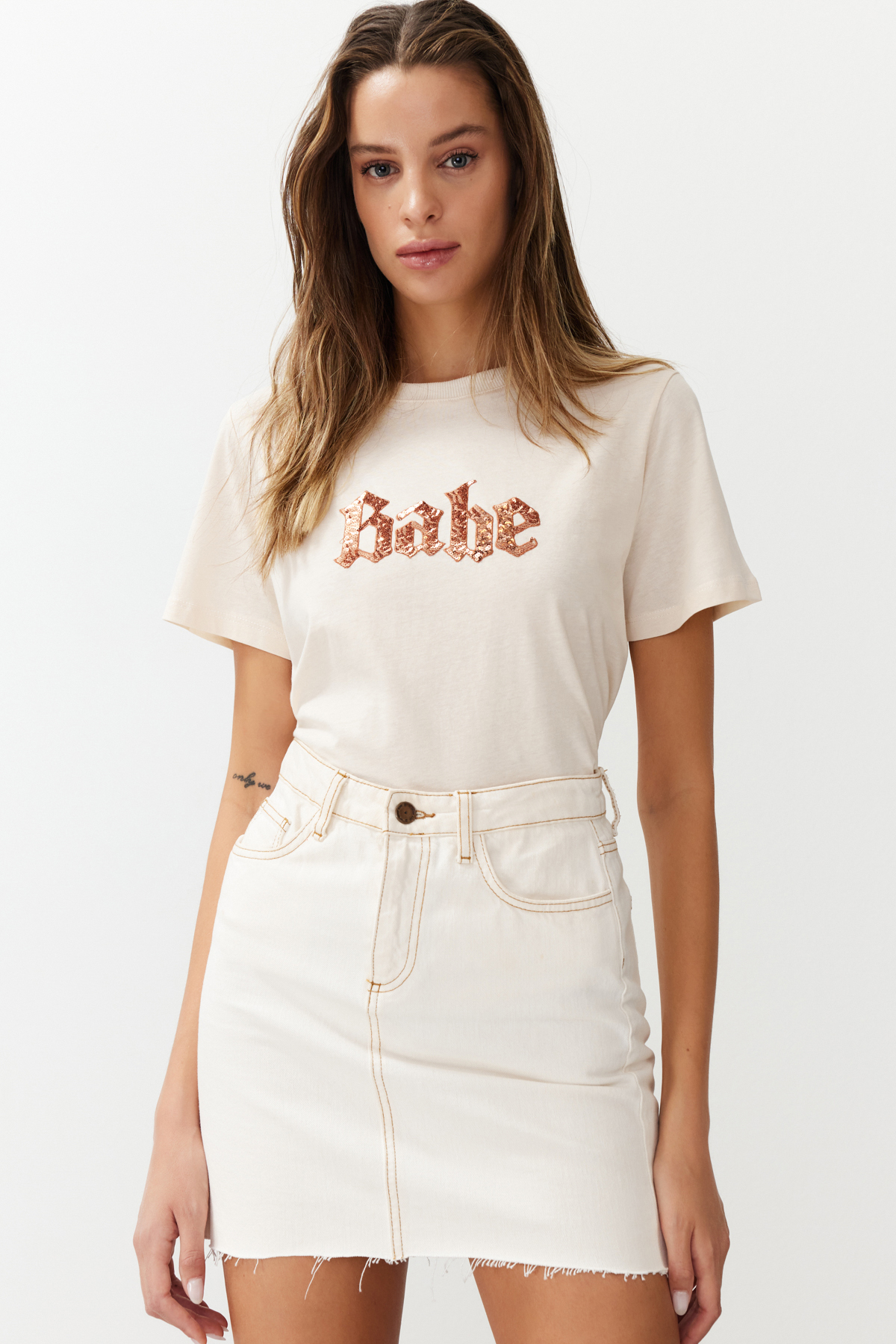 Trendyolmilla  Taş Payet Slogan Nakışlı Regular/Normal Kalıp Örme T-Shirt TWOSS24TS00045