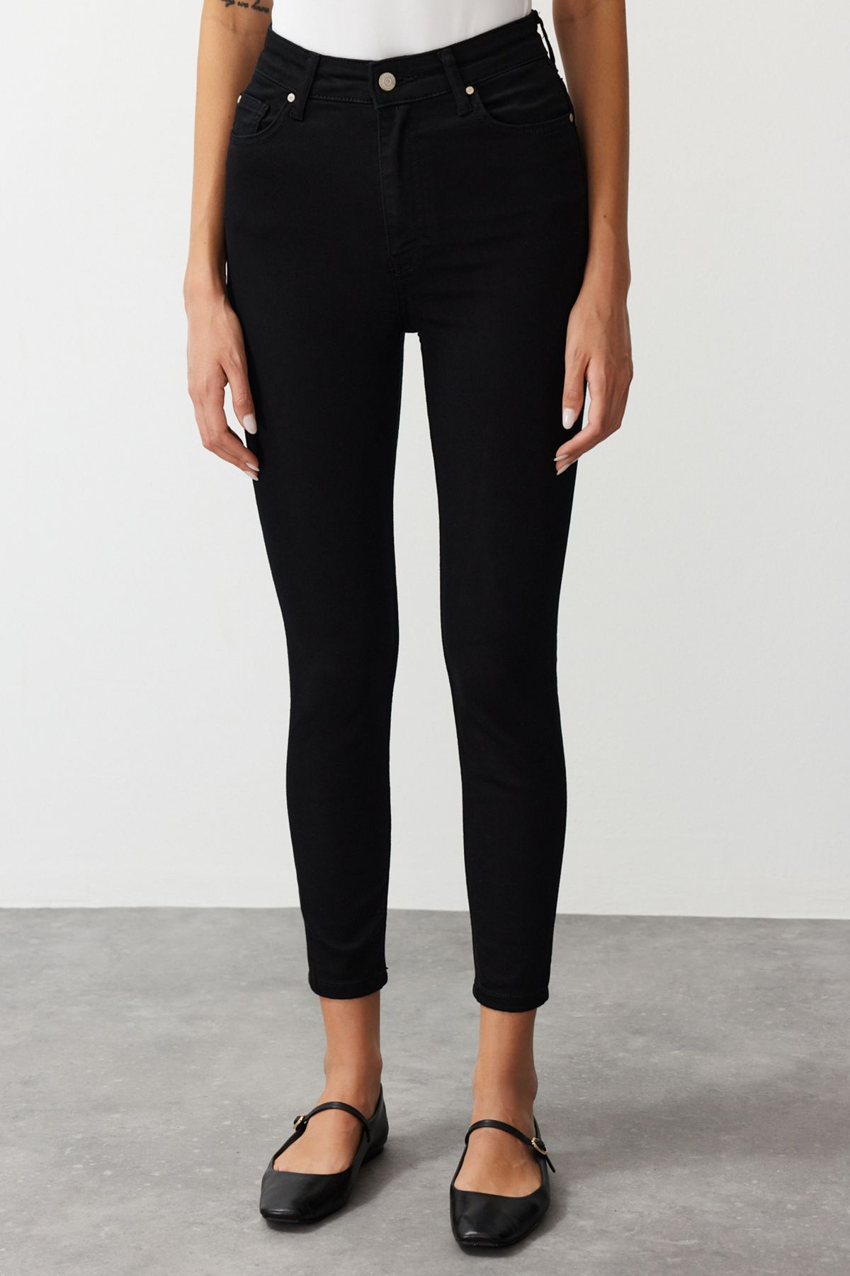 Trendyol Collection-Nieblaknące czarne obcisłe spodnie z wysokim stanem TWOSS19LR0279 9
