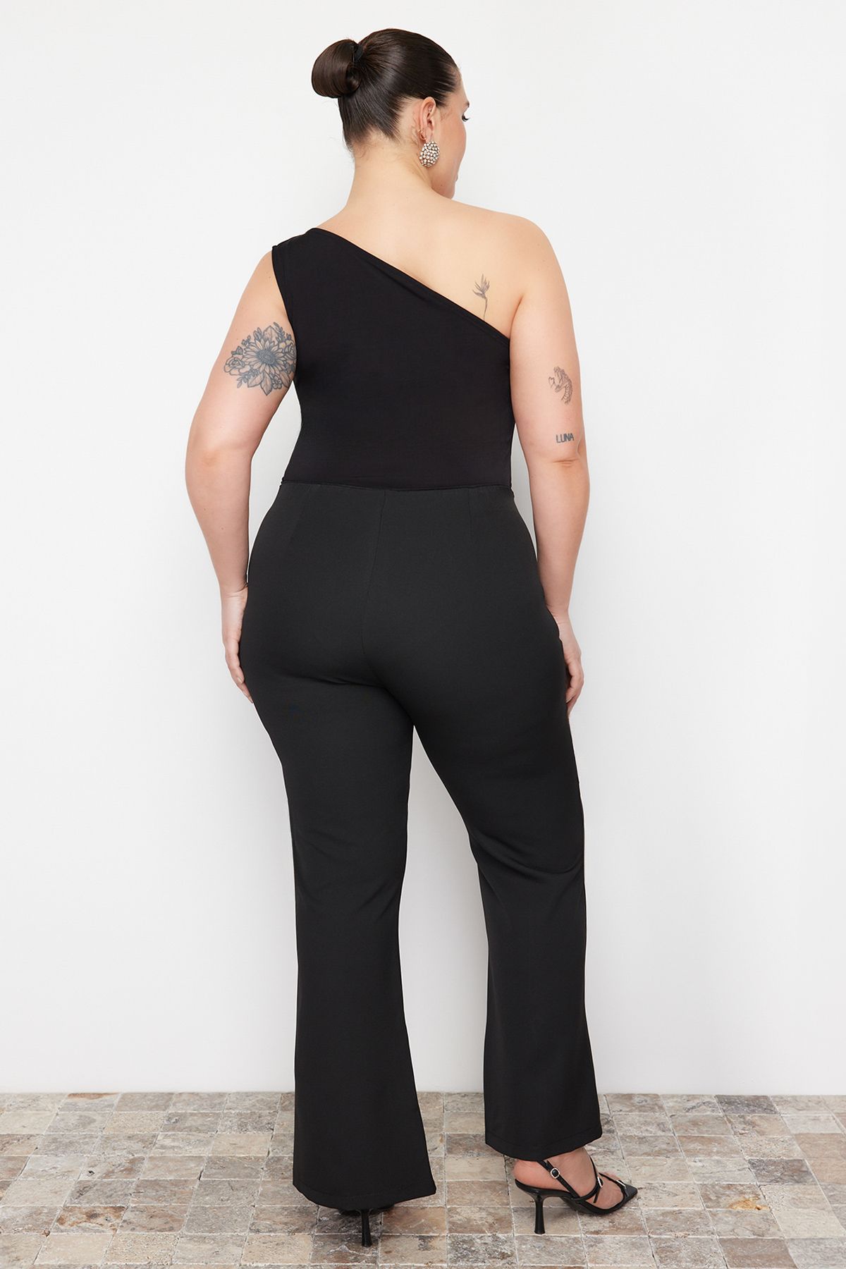 Trendyol Curve-Hose aus gewebtem Stoff in Schwarz mit Steindetails von Finike – TBBSS23AR00037 5