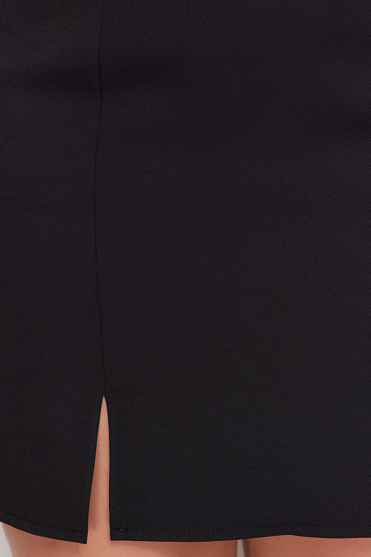 Trendyol Curve-Μίνι μαύρη φούστα Plus Size - Λεπτομέρεια με σχισμή, υφαντό, TBBAW23AZ00048 5