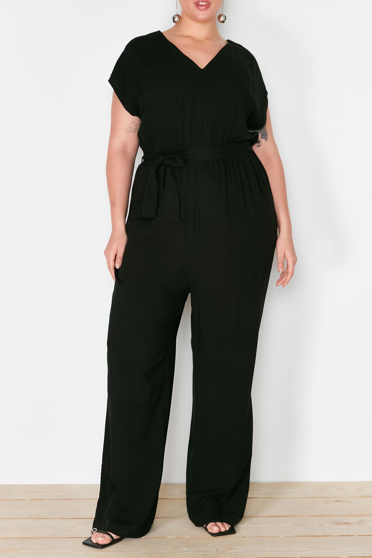 Trendyol Curve-Black Belted Wide Leg Woven Jumpsuit TBBSS22TU0161 4