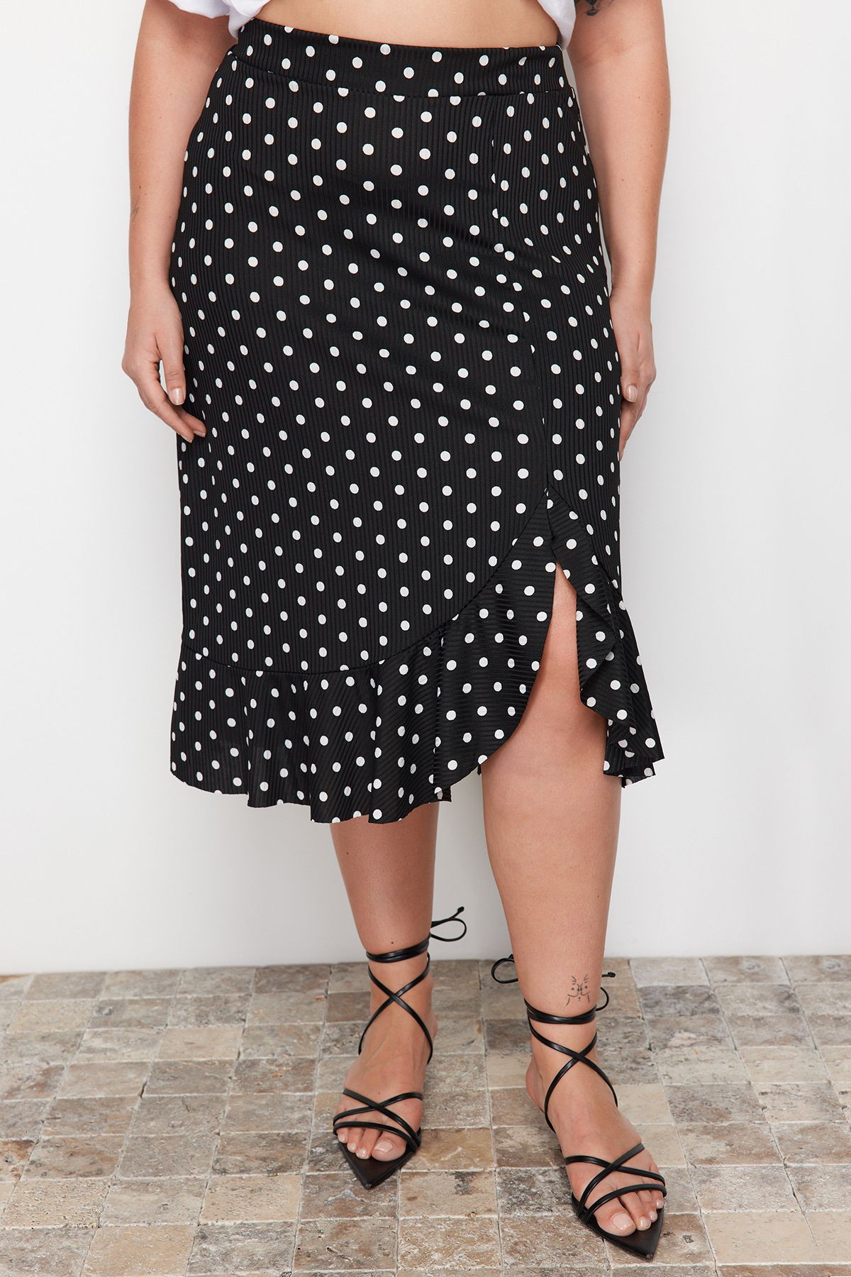 Trendyol Curve-Black Polka Dot Print A-Line Knitted Plus Size Skirt Tbbss22Et00001 9