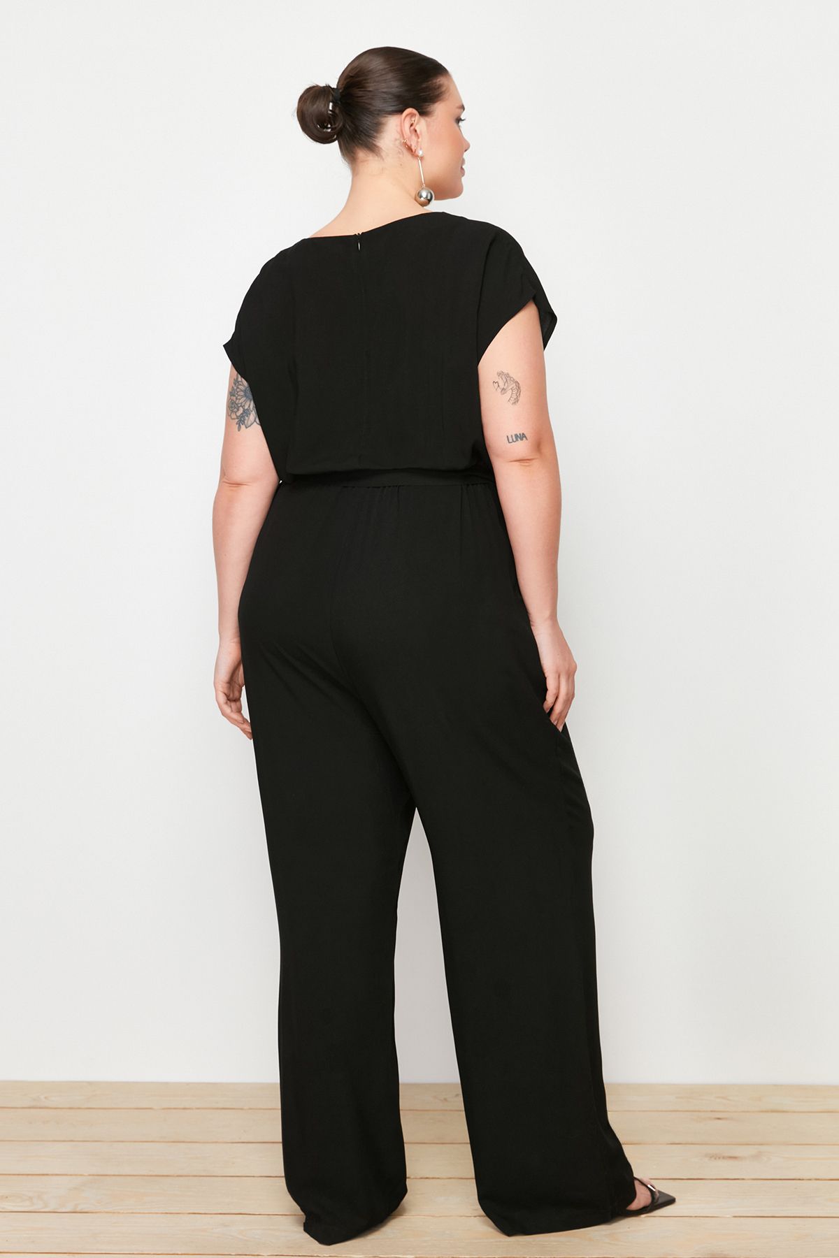 Trendyol Curve-Black Belted Wide Leg Woven Jumpsuit TBBSS22TU0161 5
