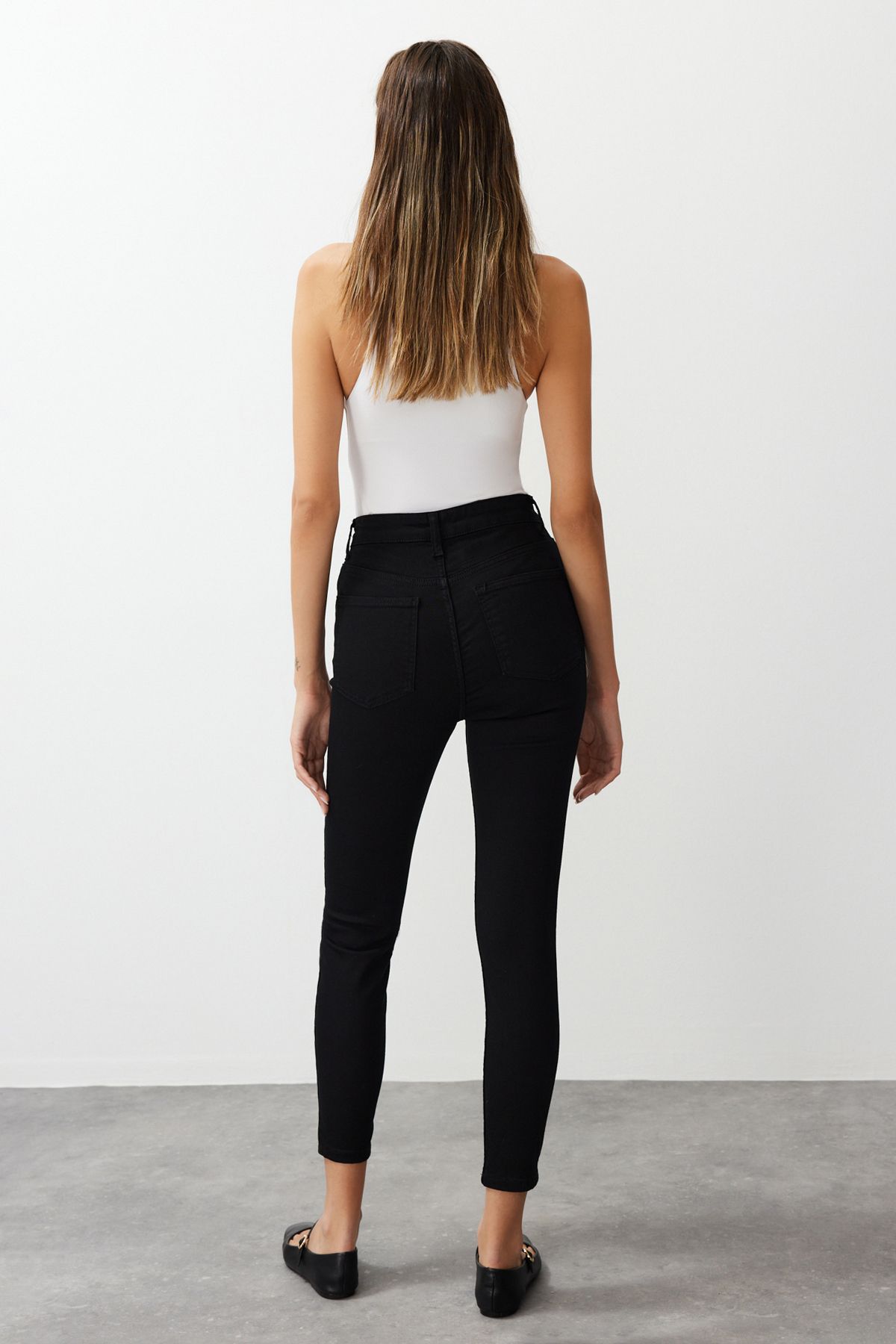 Trendyol Collection-Nieblaknące czarne obcisłe spodnie z wysokim stanem TWOSS19LR0279 11