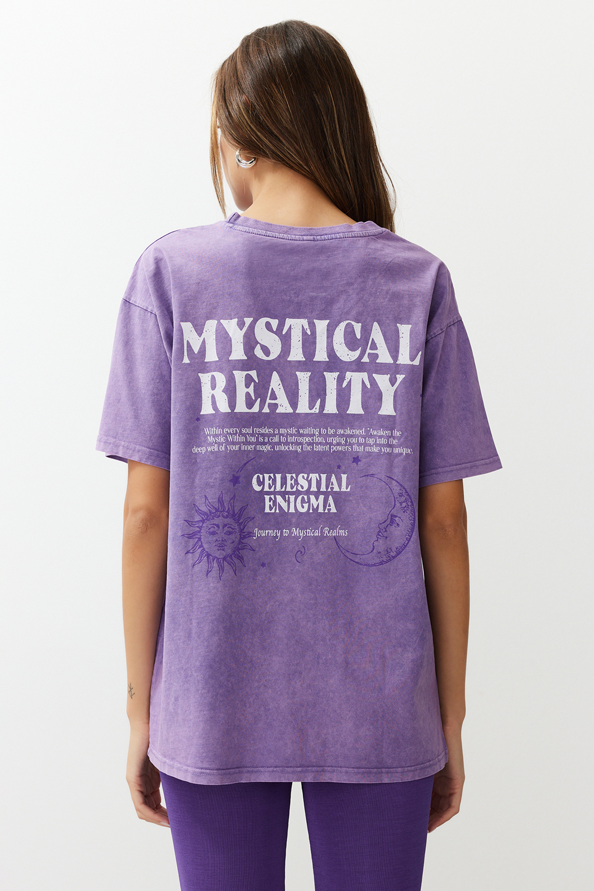 Trendyolmilla  Lila Oversize Kalıp Yıkamalı Slogan ve Sırt Baskılı %100 Kalın Pamuklu Örme T-Shirt TWOSS24TS00200 - Görsel 6