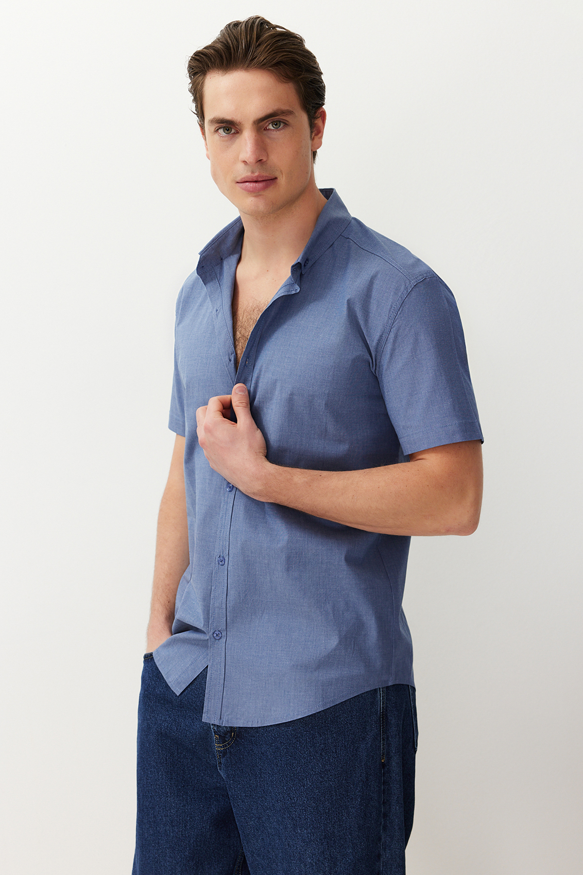Trendyolmilla Man Lacivert Slim Fit Kısa Kollu Gömlek TMNSS24GO00065