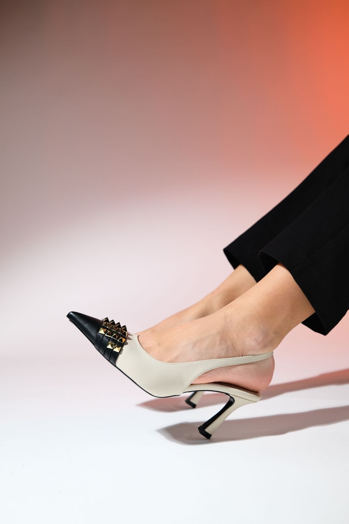 کفش پاشنه کلاسیک سیاه زنانه Aella Beige مشکی Troop بینی luvishoes