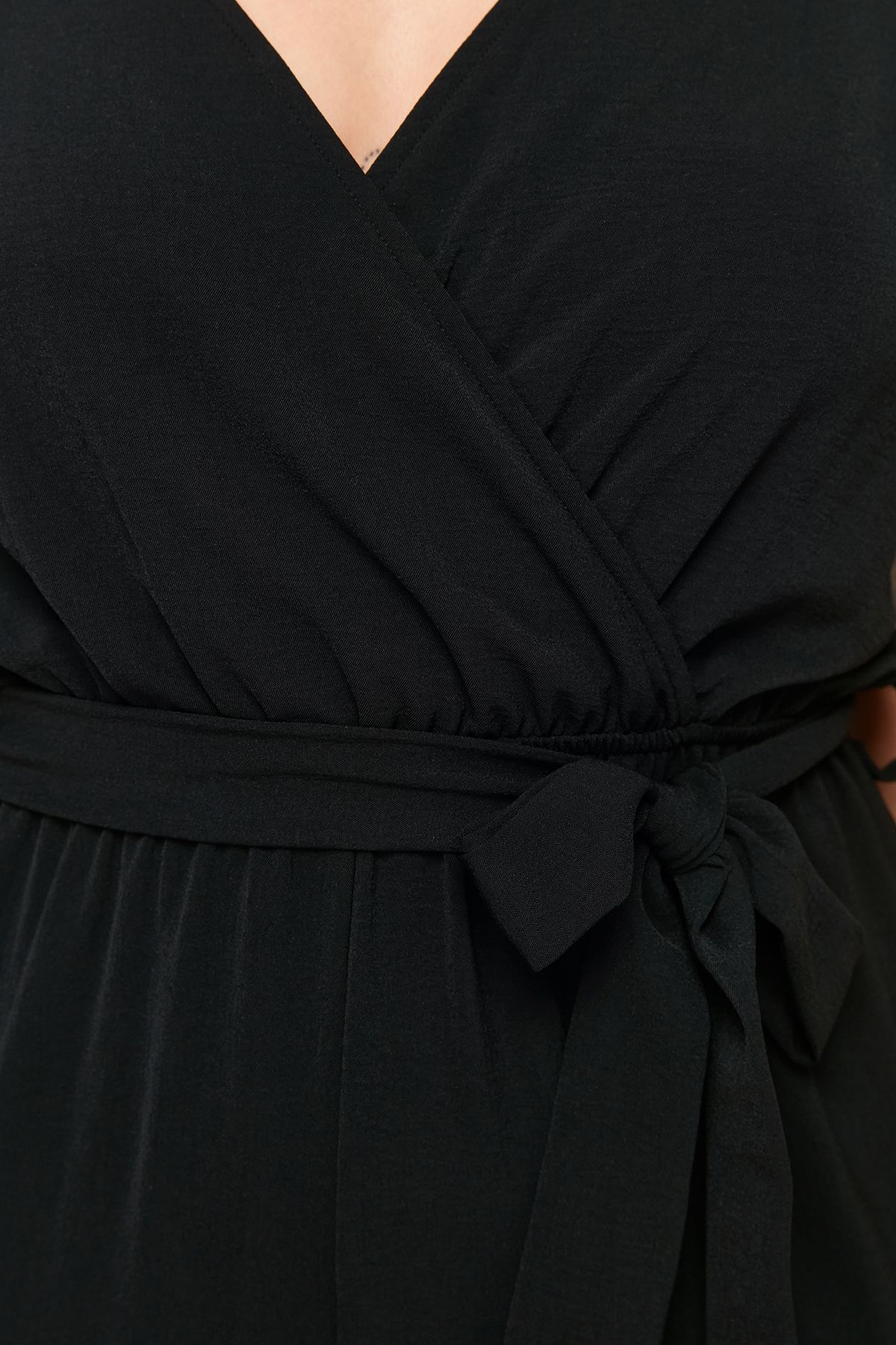 Trendyol Curve-Black Belted Jumpsuit TBBSS22TU0160 5