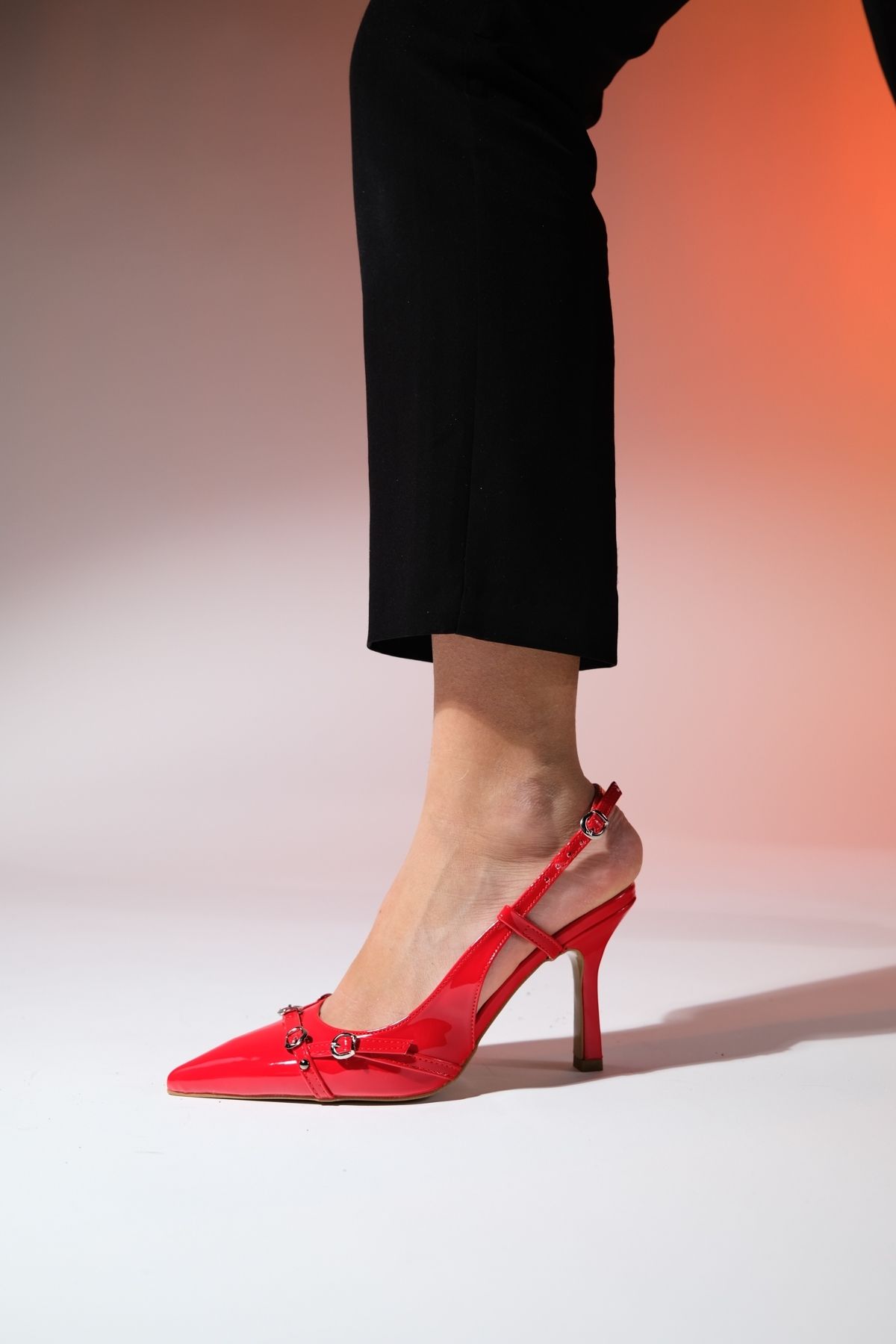 کفش پاشنه کلاسیک قرمز زنانه Faroe Red Patent چرمی بلند بینی luvishoes