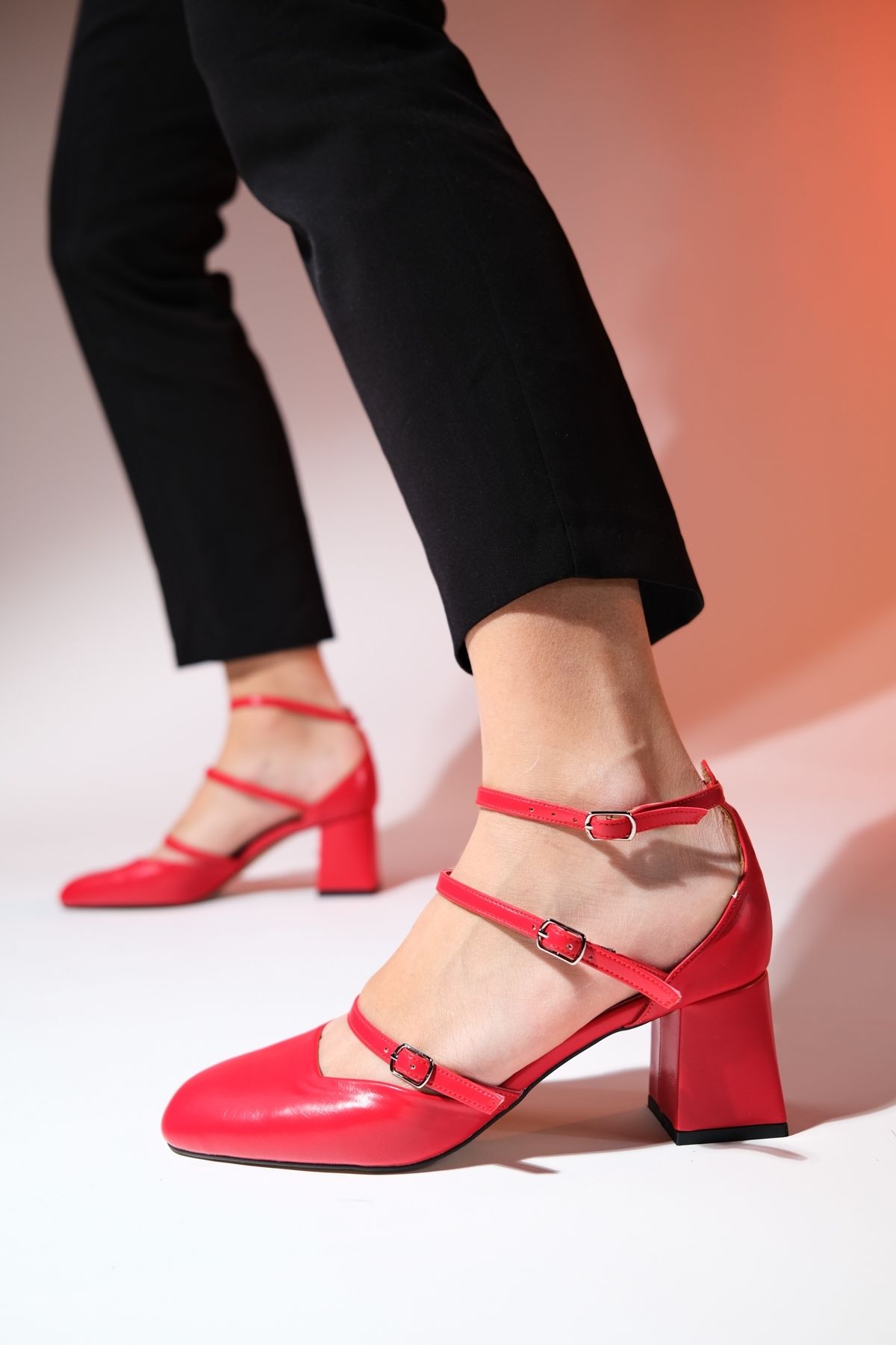 luvishoes BEIN Red Skin Женские туфли на толстом каблуке 124-6809