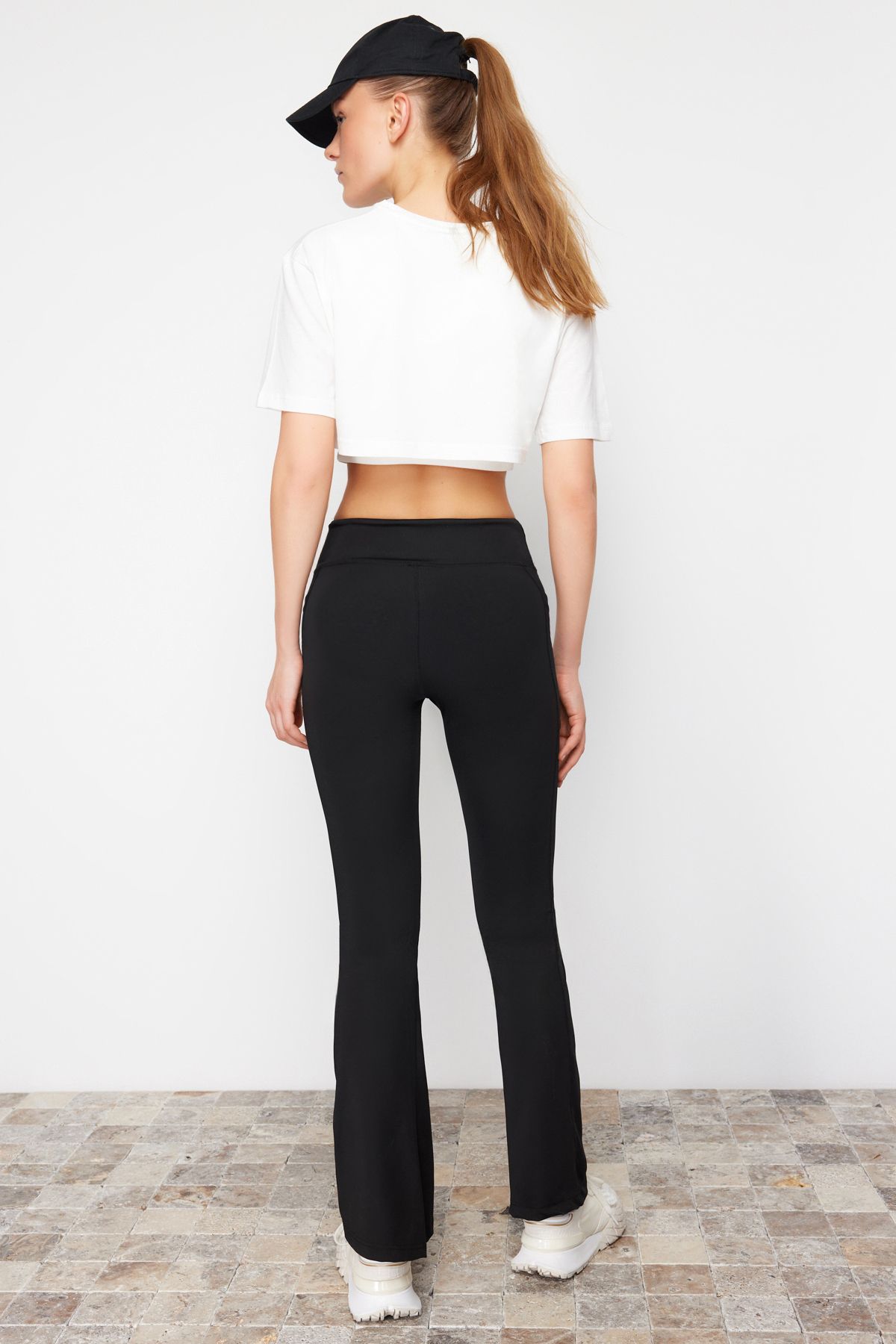Trendyol Collection-Černá potápěčská/ponorná tkanina Uvolněný střih na španělské noze Pletené sportovní tepláky THMSS24EA00000 8