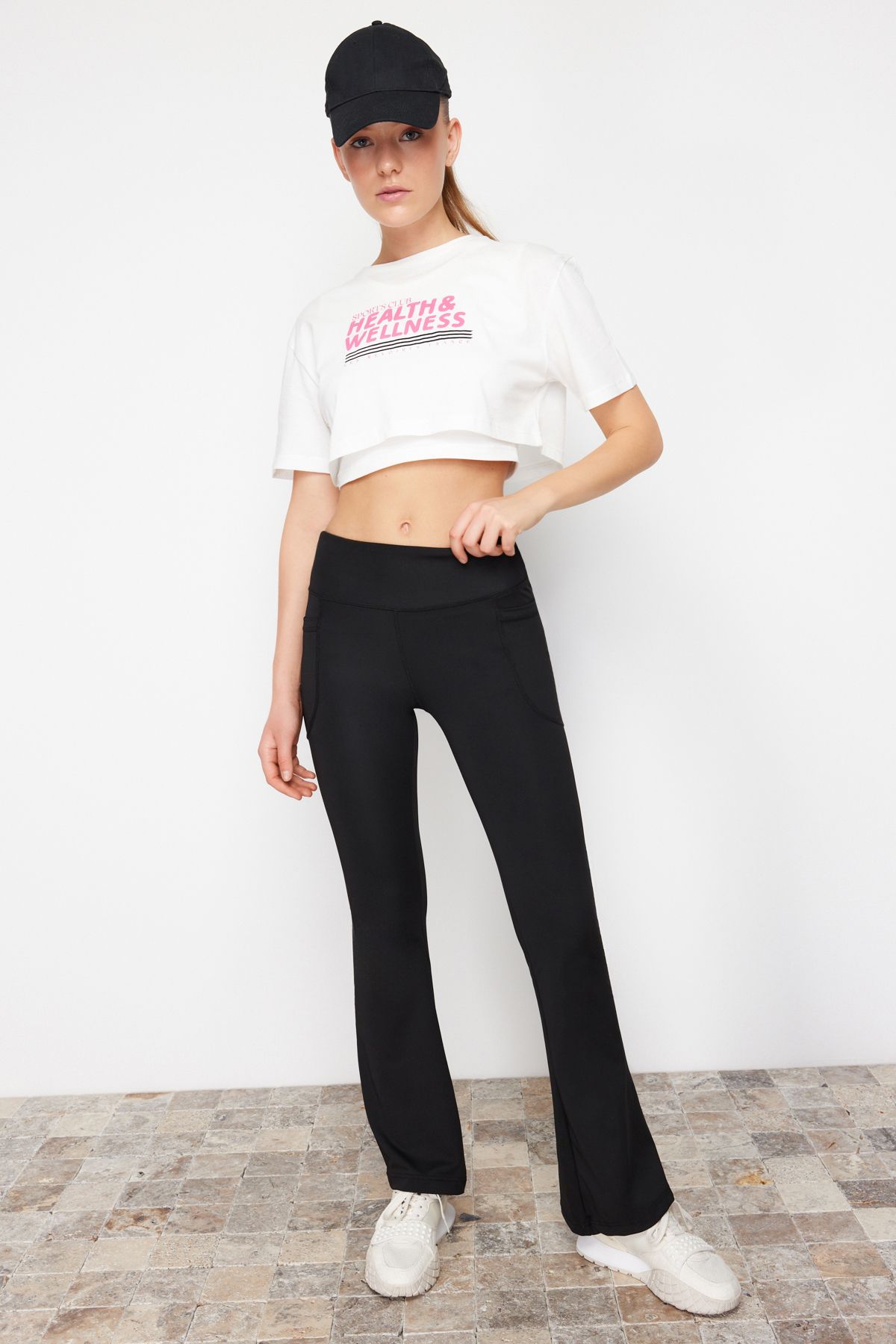 Trendyol Collection-Černá potápěčská/ponorná tkanina Uvolněný střih na španělské noze Pletené sportovní tepláky THMSS24EA00000 5