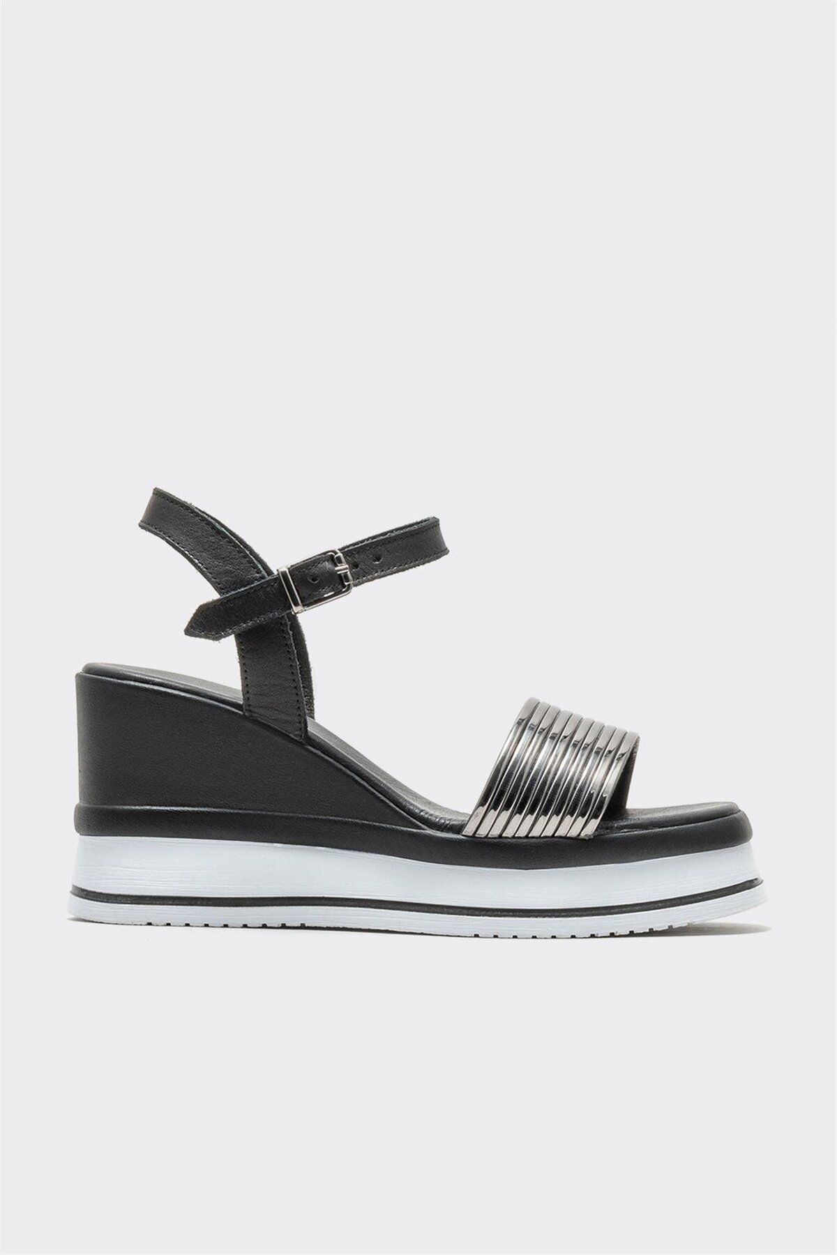 Elle Shoes-صندل نسائي بكعب عريض أسود 1