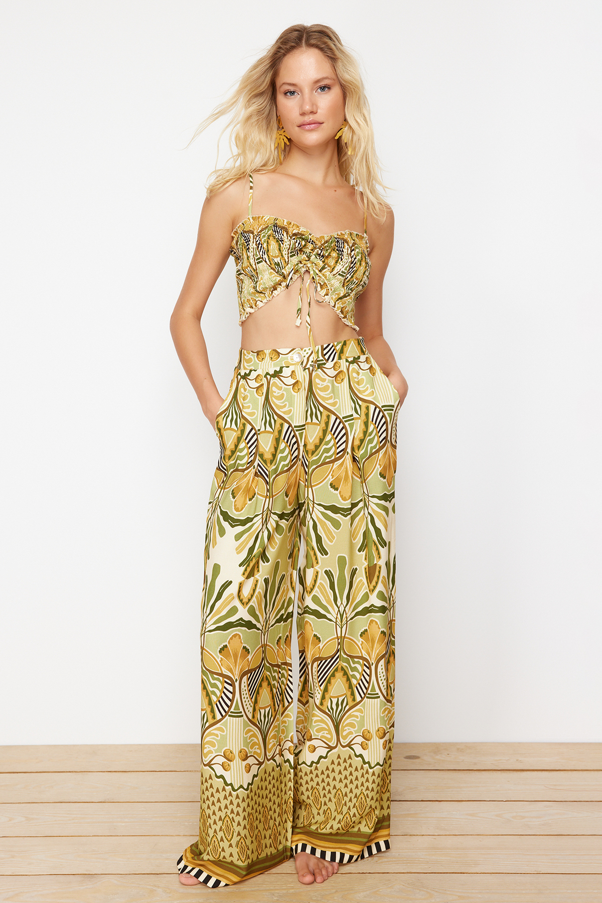 Trendyolmilla  Etnik Desenli Desenli Dokuma Gipeli Straplez Bluz Pantolon Plaj Takım TBESS24AU00032 - Görsel 2