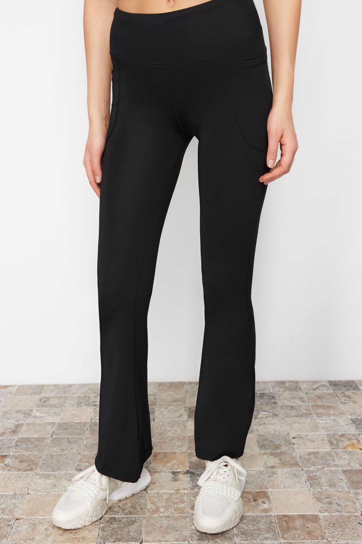 Trendyol Collection-Černá potápěčská/ponorná tkanina Uvolněný střih na španělské noze Pletené sportovní tepláky THMSS24EA00000 7