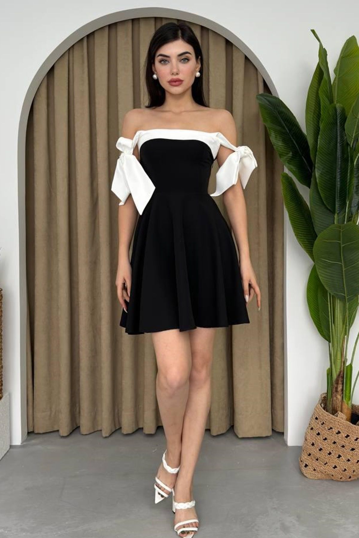 https://cdn.dsmcdn.com/ty1228/product/media/images/prod/SPM/PIM/20240327/11/83ee1388-24eb-3e09-9b6d-91b70da0fce3/1_org_zoom.jpg