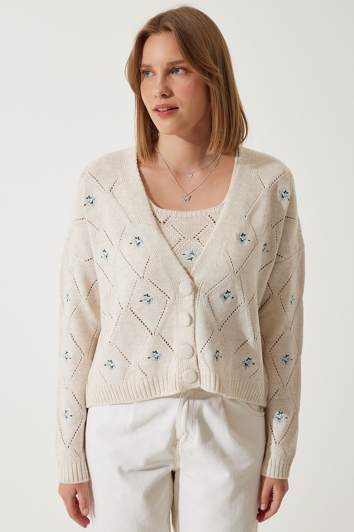 Happiness İstanbul-Cremefarbener, mit Blumen bestickter Cardigan-Strickanzug für Damen MT00046 4