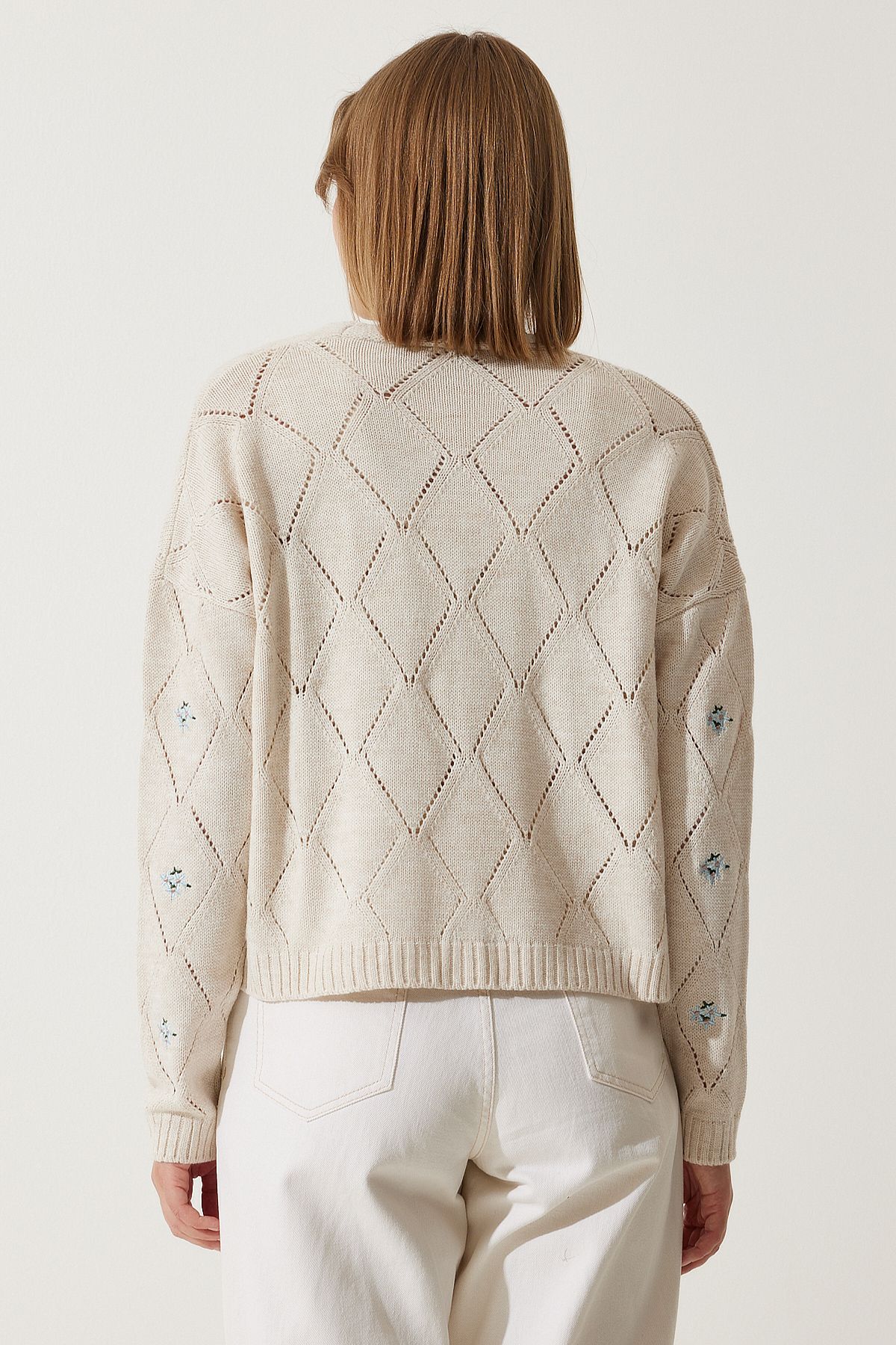 Happiness İstanbul-Cremefarbener, mit Blumen bestickter Cardigan-Strickanzug für Damen MT00046 6