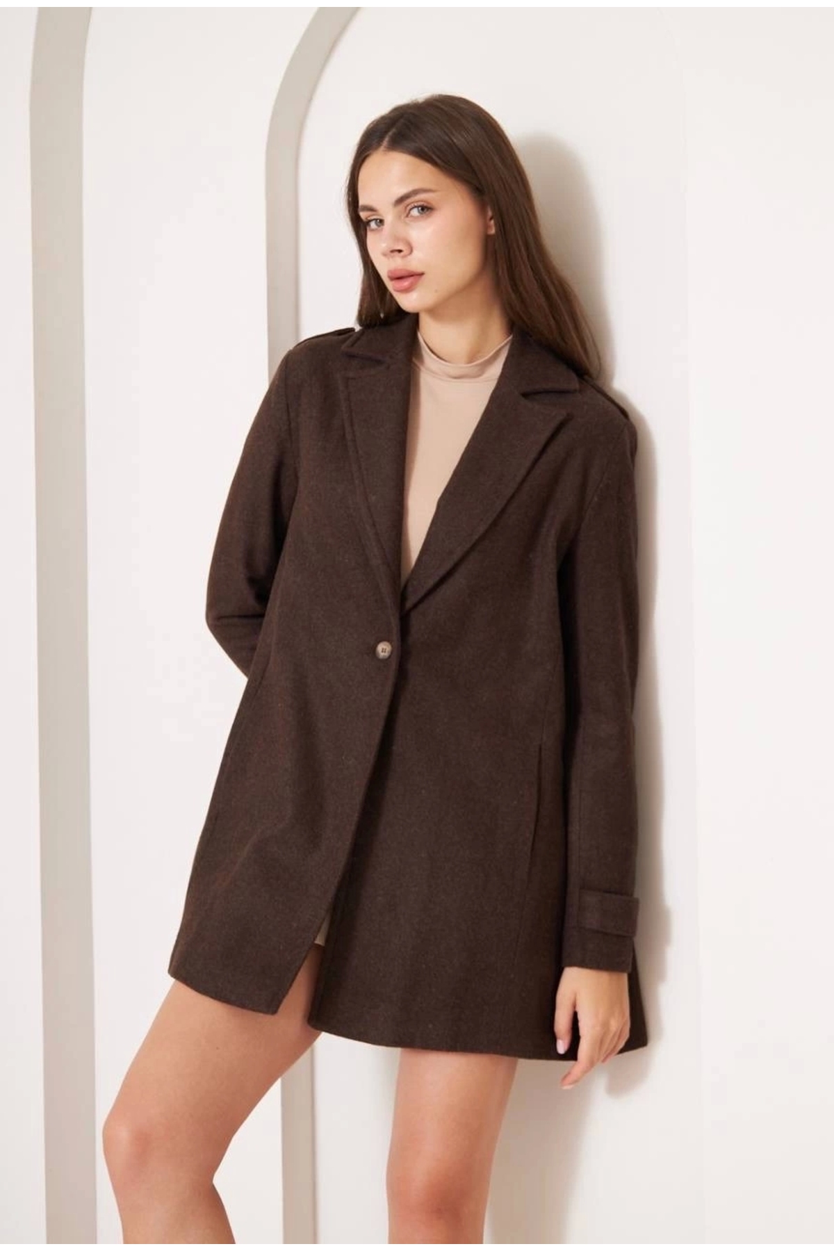 SHORT CACHET COAT