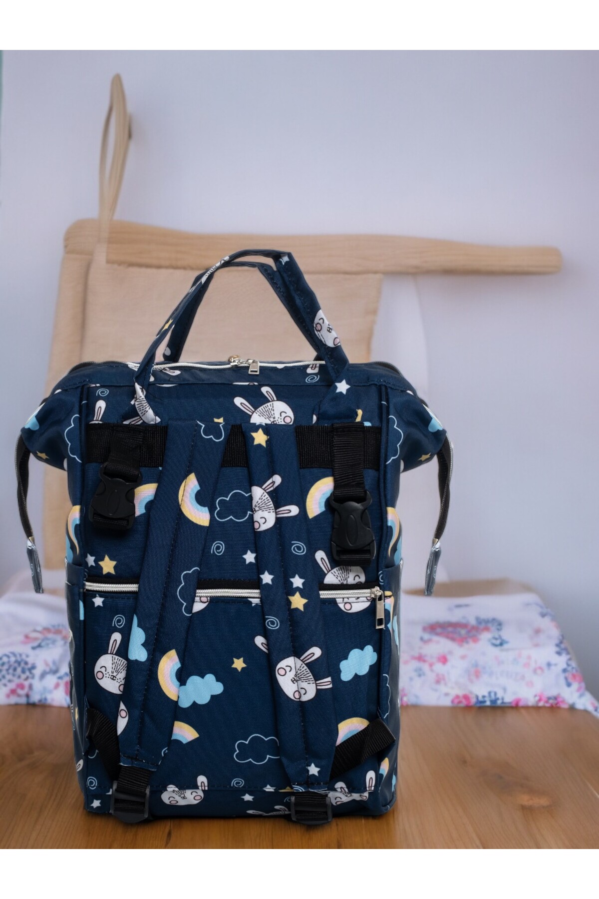 Bombinoo 6’lı Bebek Doğum Seti(HASTANE ÇIKIŞ,ANNE&BEBEK BAKIM OMUZ VE SIRT ÇANTASI,BATTANİYE,ÇORAP VE MENDİL) fotoğrafı 5 (önizleme)